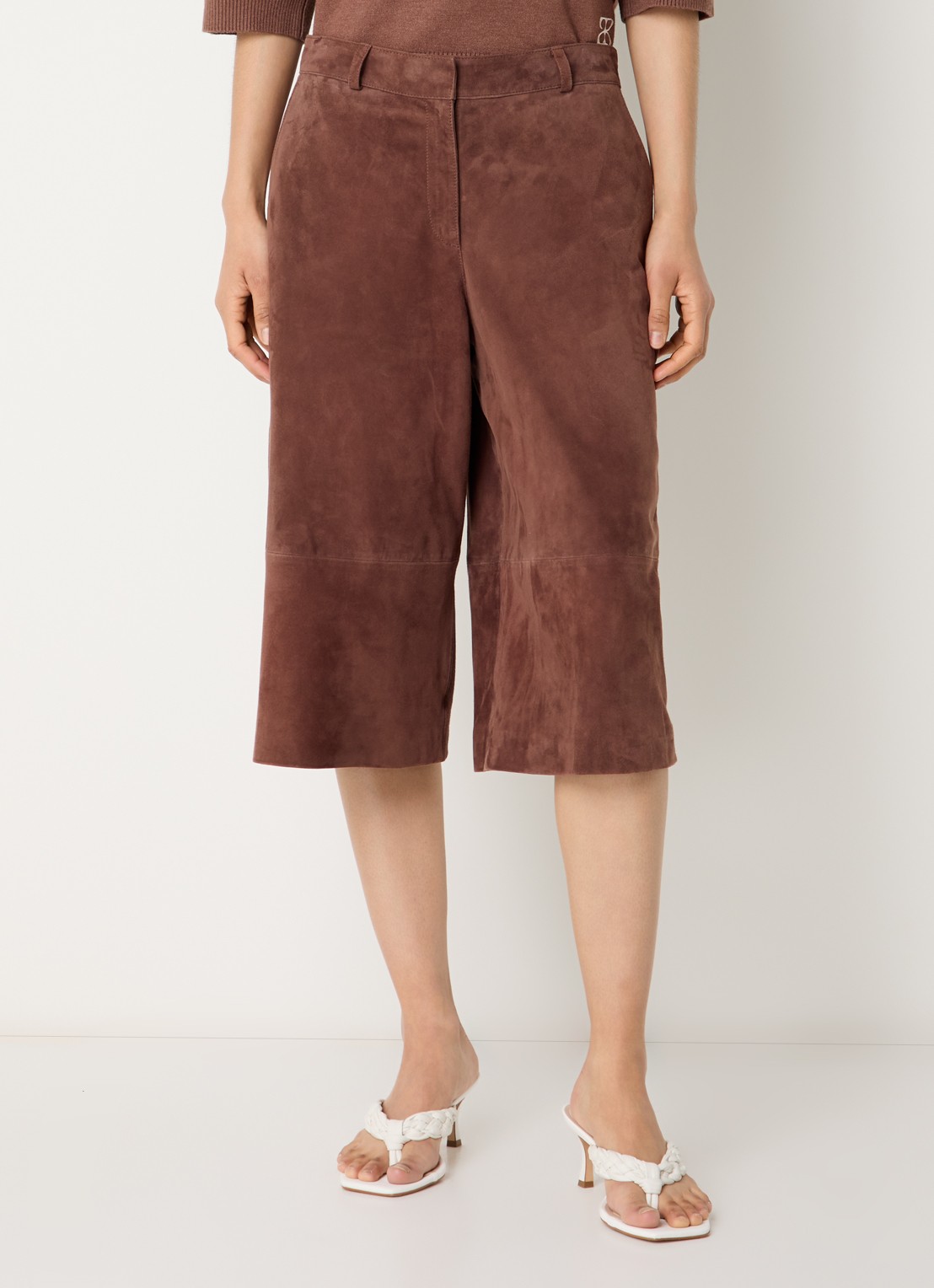 STUDIO AR Matilde high waist straight fit korte broek van geitensuède - detail bruin