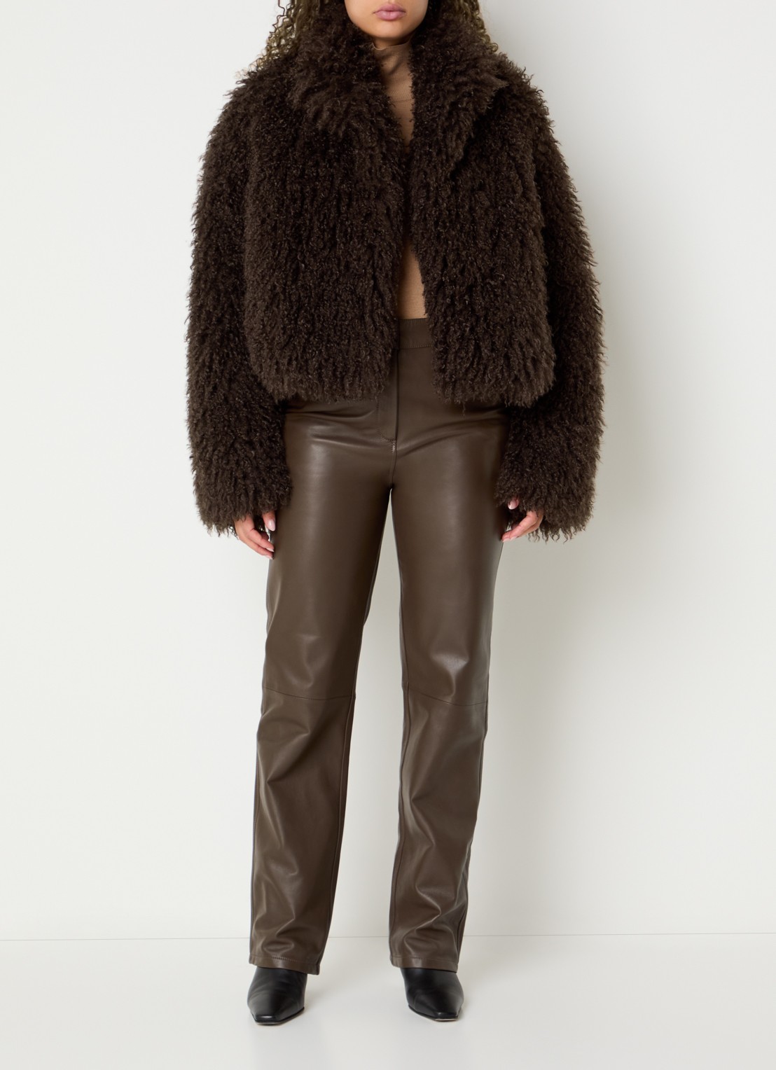 STUDIO AR Sacha high waist straight fit broek van schapenleer - voorkant 5 bruin