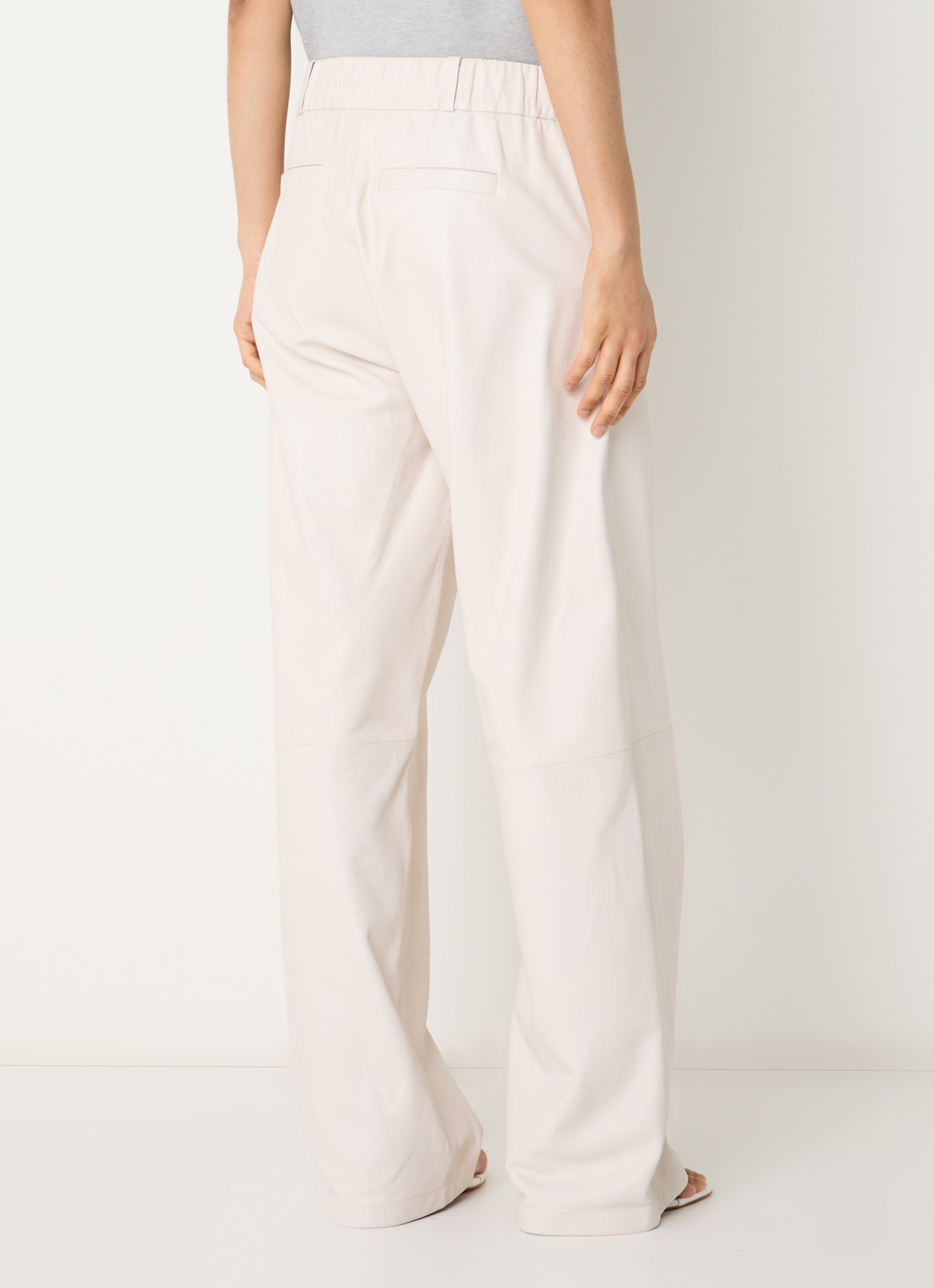 STUDIO AR Thalina high waist straight fit broek van schapenleer - achterkant 4 gebroken wit