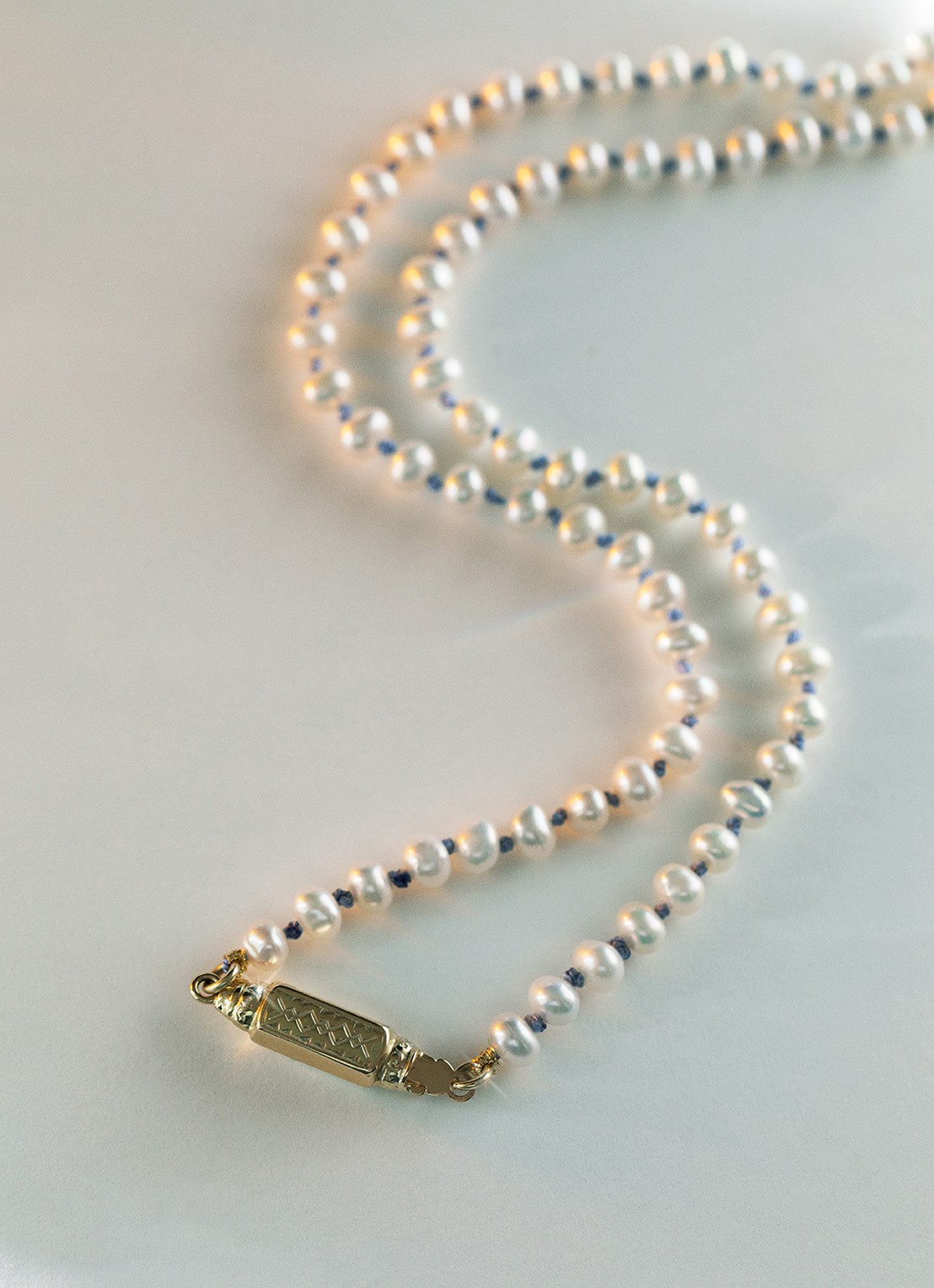 Studio Kroewe Bonne parelketting van 14 karaat geelgoud - detail 5 geelgoud