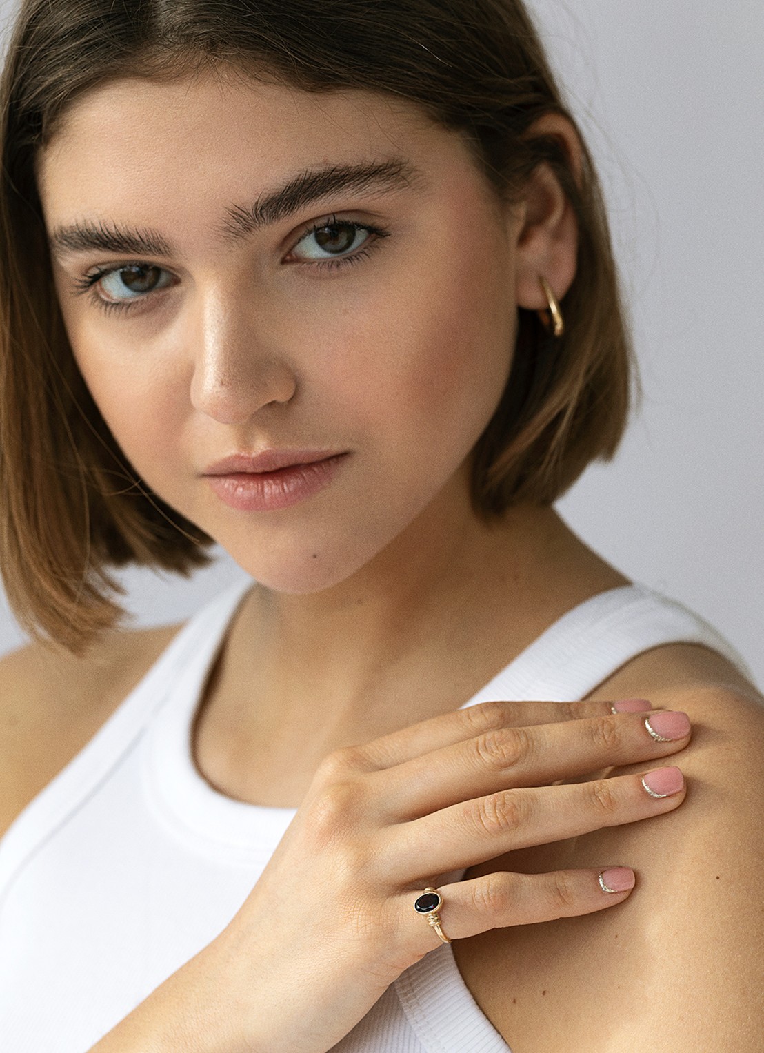 Studio Kroewe Winnie Granaat ring van 14 karaat geelgoud - voorkant 2 geelgoud