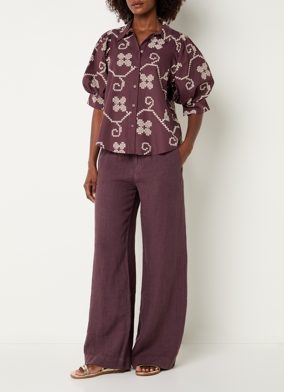 Summum Blouse met borduring en pofmouw - voorkant 4 aubergine