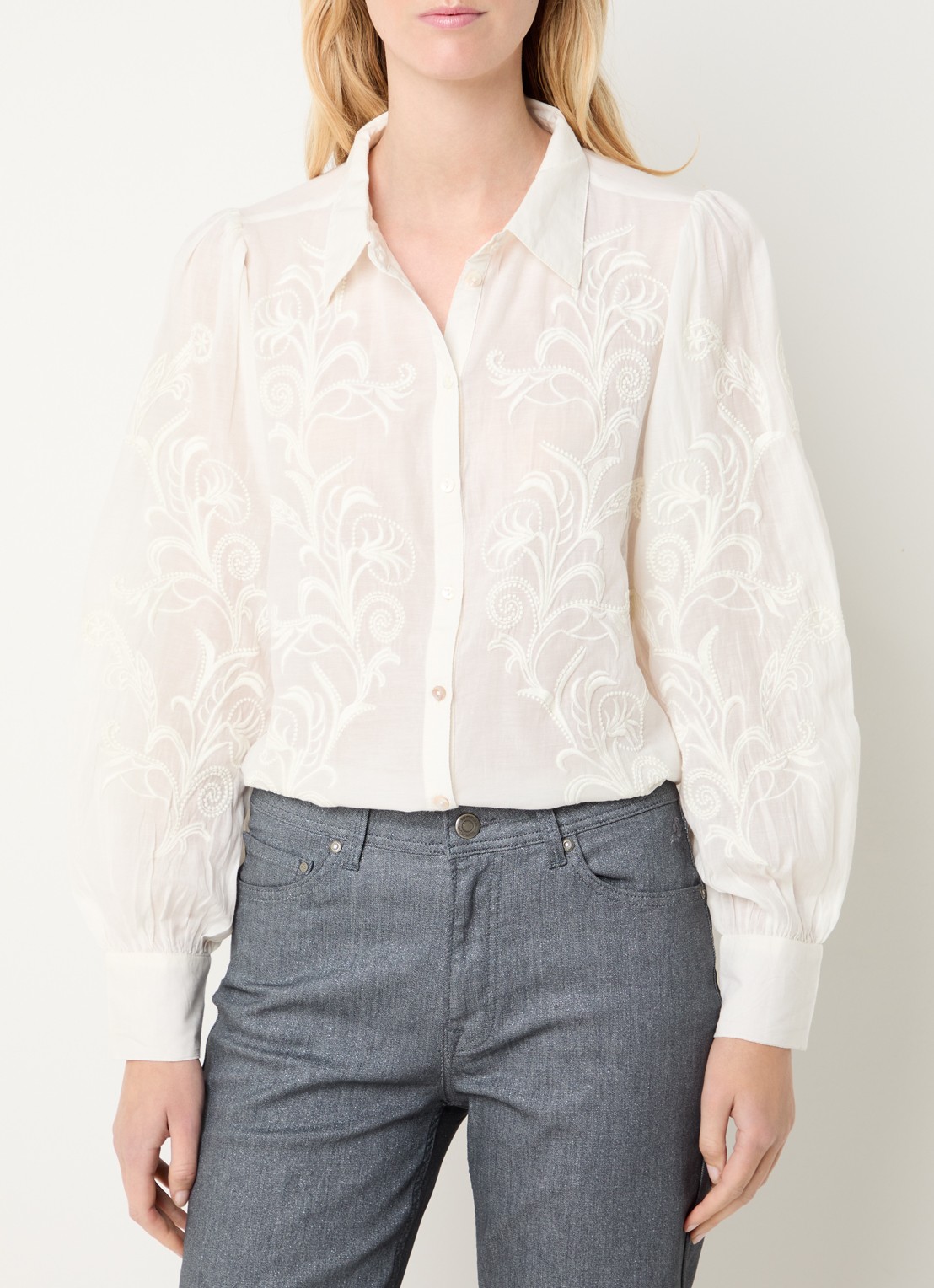 Summum Blouse met pofmouw en borduring - detail 2 ivoor