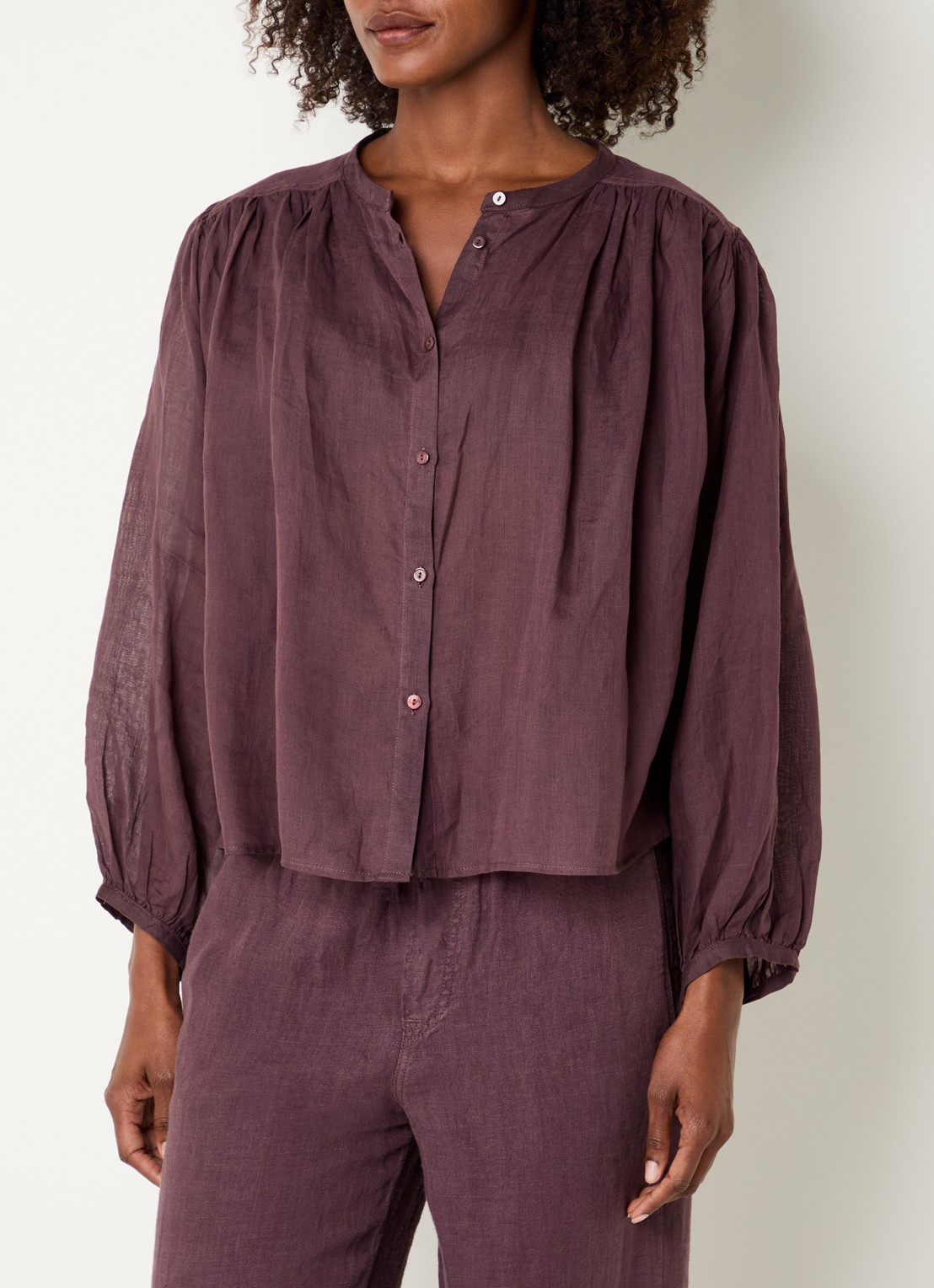 Summum Blouse met pofmouw en plooidetail - detail aubergine