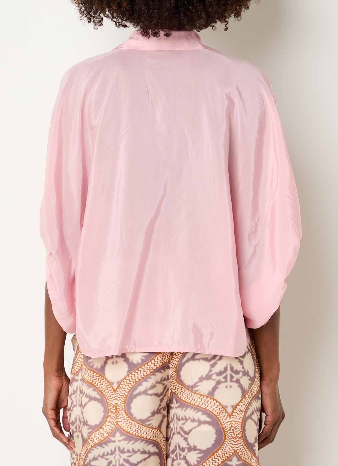 Summum Blouse met strikdetail en glanzende finish - achterkant roze