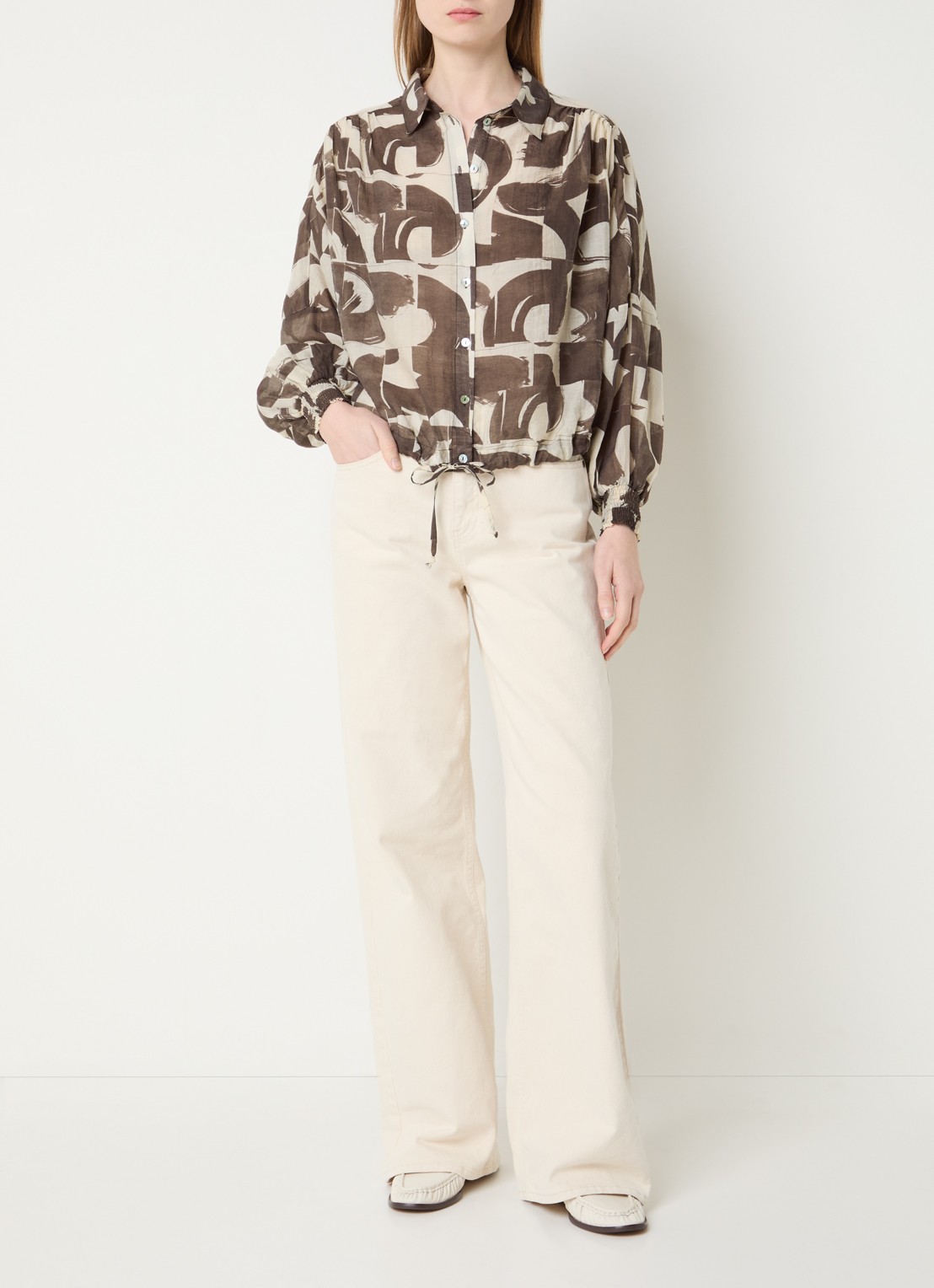 Summum Cropped blouse met grafische print en pofmouw - voorkant 3 donkerbruin