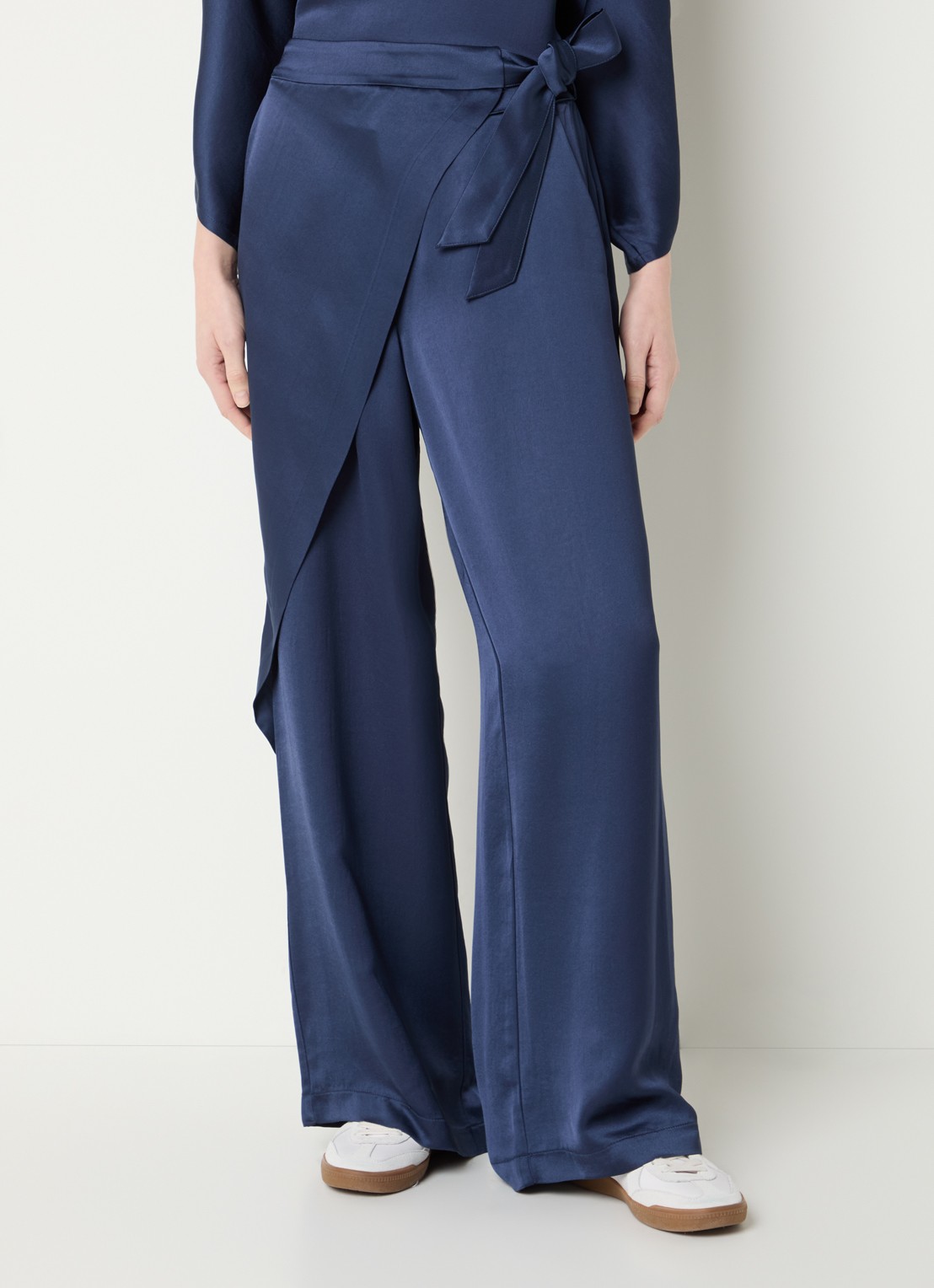 Summum High waist straight fit broek van satijn met ceintuur - detail 2 donkerblauw