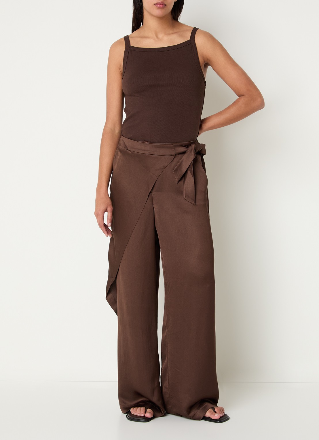 Summum High waist wide fit pantalon van zijde met overslag - voorkant 3 bruin