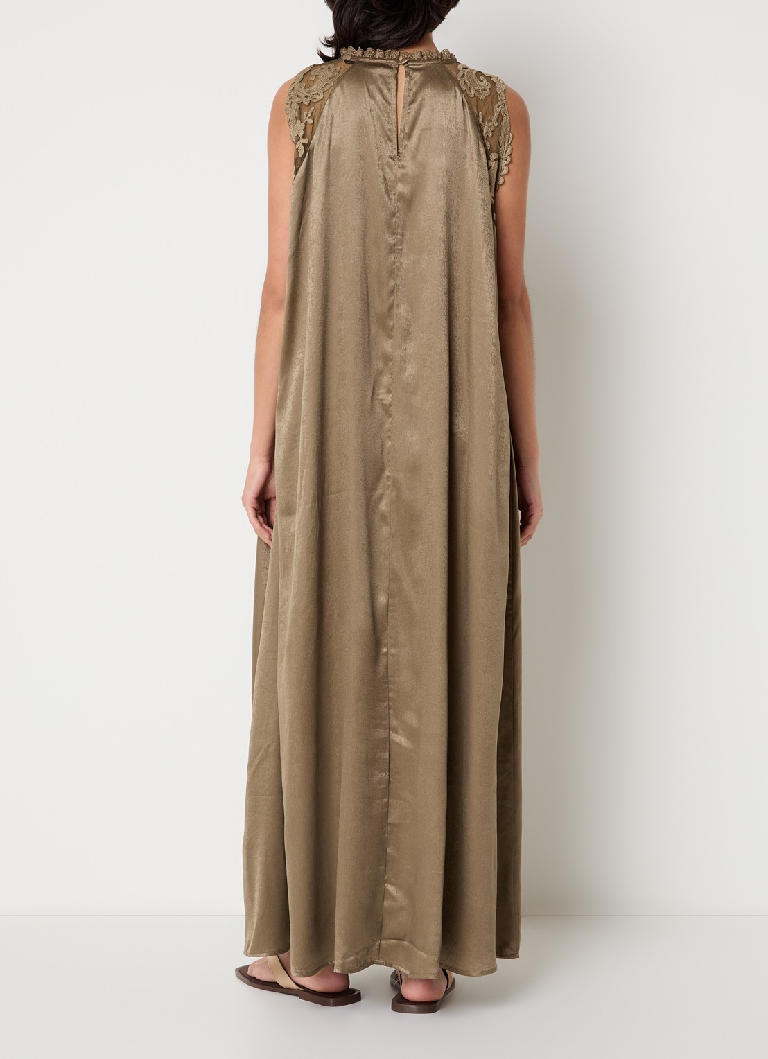 Summum Maxi jurk van satijn met broderie  - achterkant zand