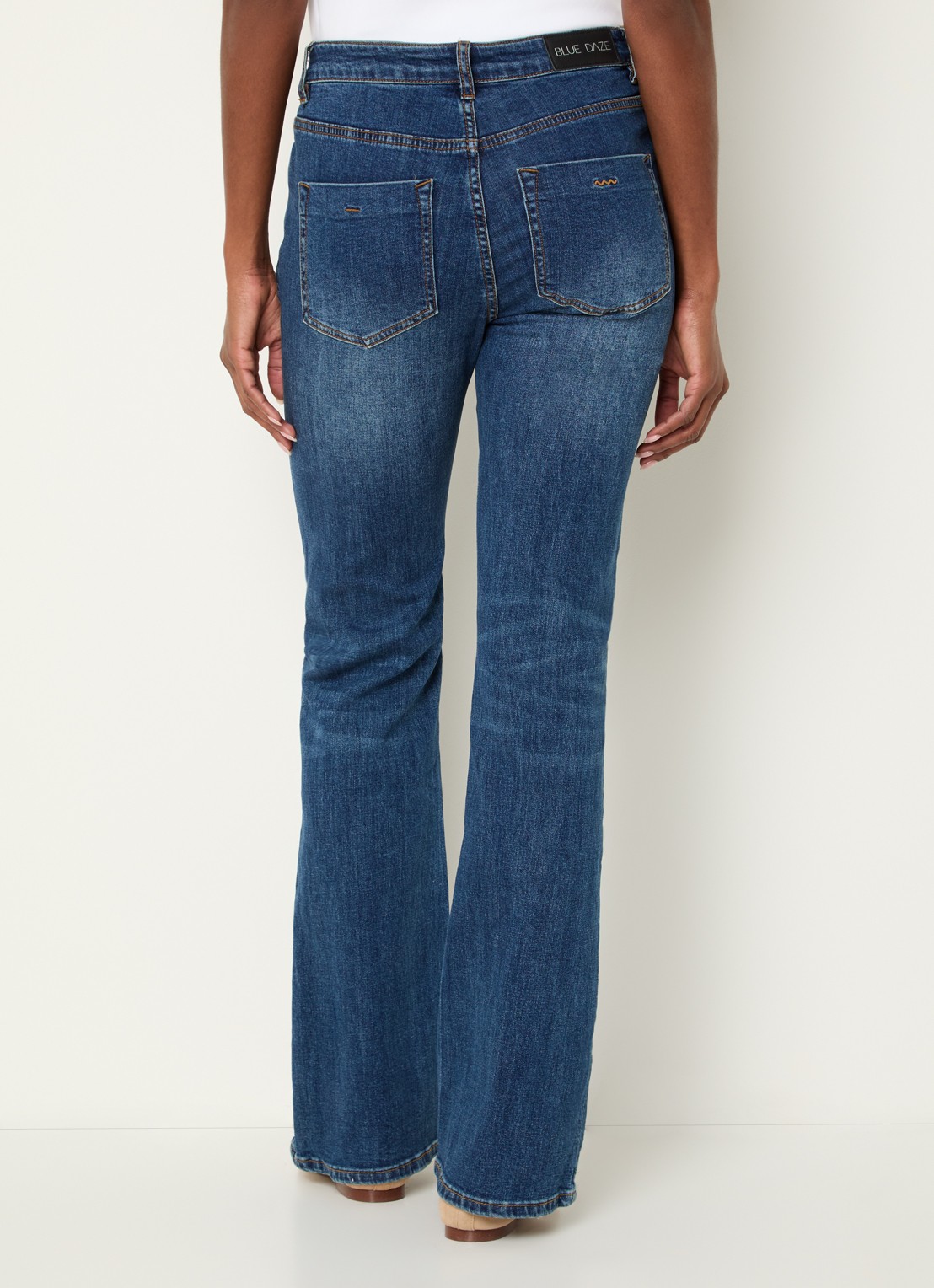 Summum Mid waist flared jeans met donkere wassing  - achterkant 5 indigo