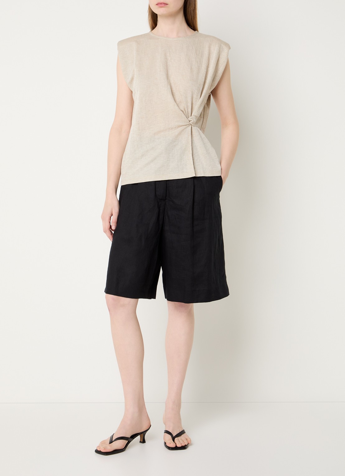 Summum Mouwloze top met schoudervulling - voorkant 4 beige