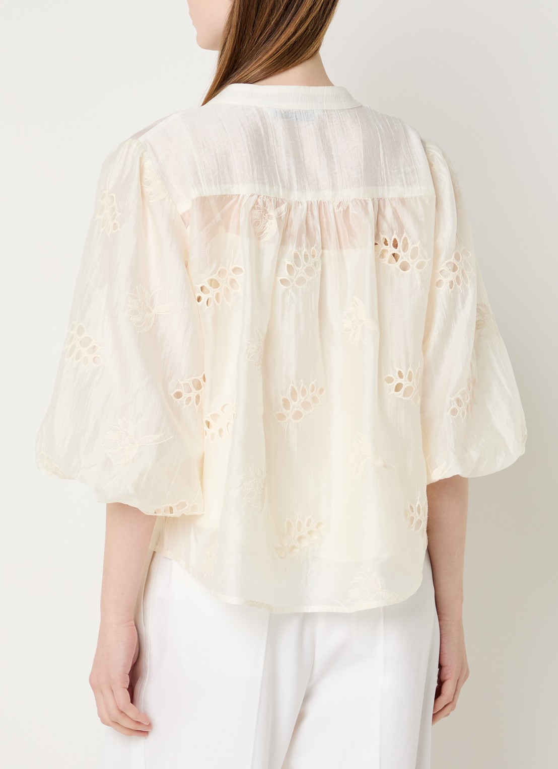Summum Rom semi-transparante blouse met borduring - achterkant ivoor