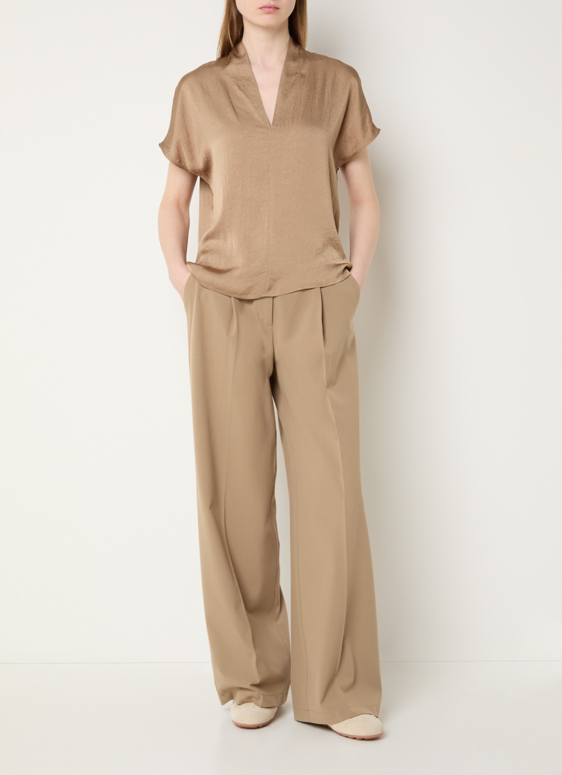 Summum Top met V-hals en vlindermouw - voorkant 4 khaki