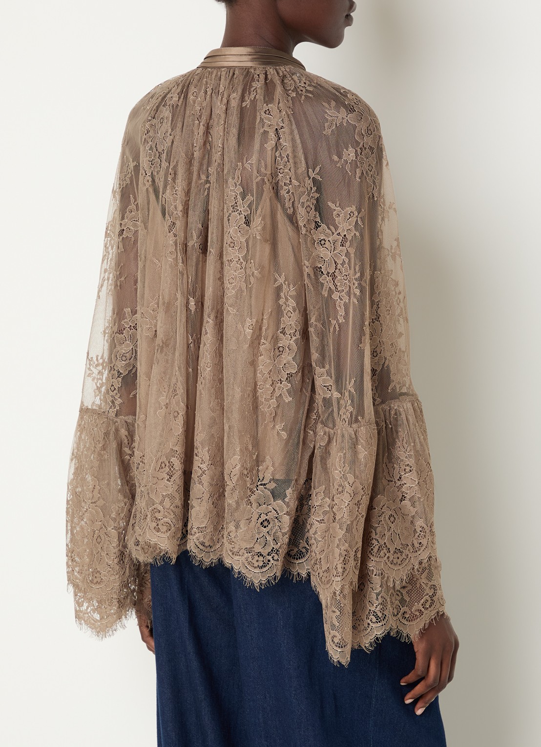 Summum Top van mesh met strikkraag - achterkant 3 taupe