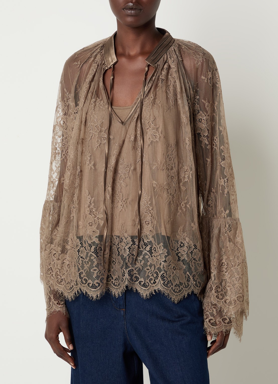 Summum Top van mesh met strikkraag - detail 4 taupe