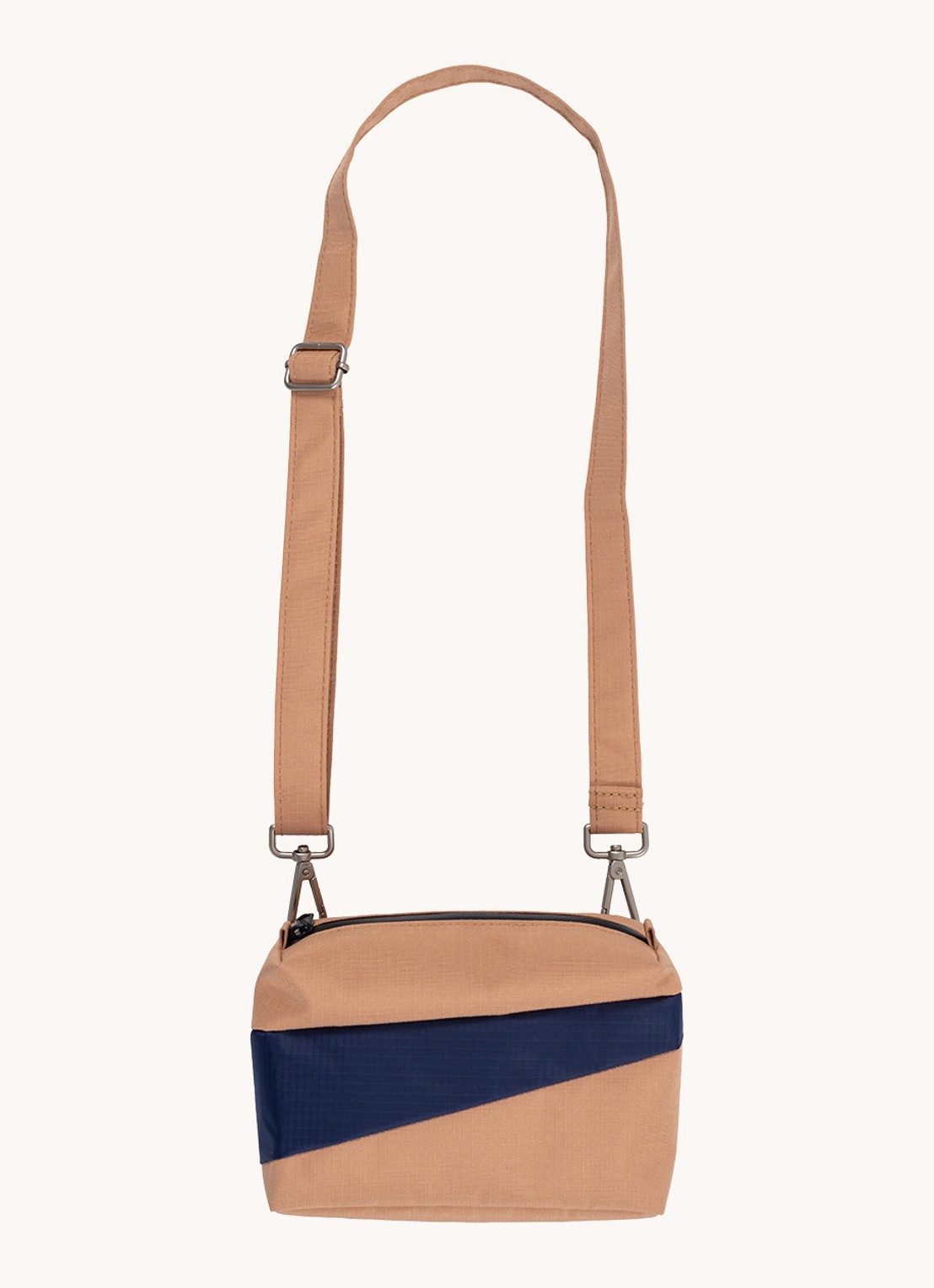 SUSAN BIJL Bum Bag Medium crossbodytas met waterafstotende coating - voorkant 5 camel