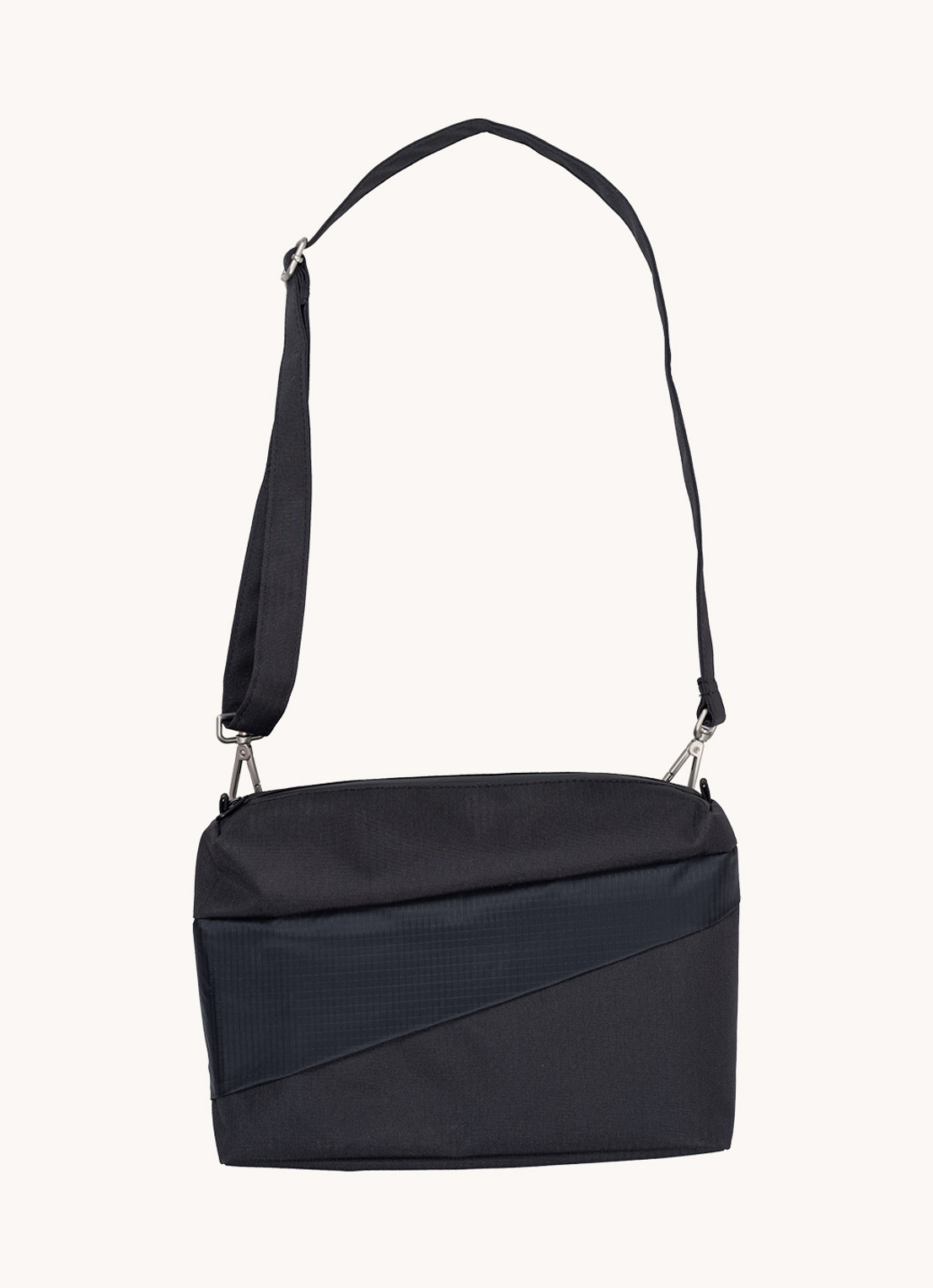 SUSAN BIJL The New Bum Bag Medium crossbodytas met waterafstotende coating - voorkant zwart