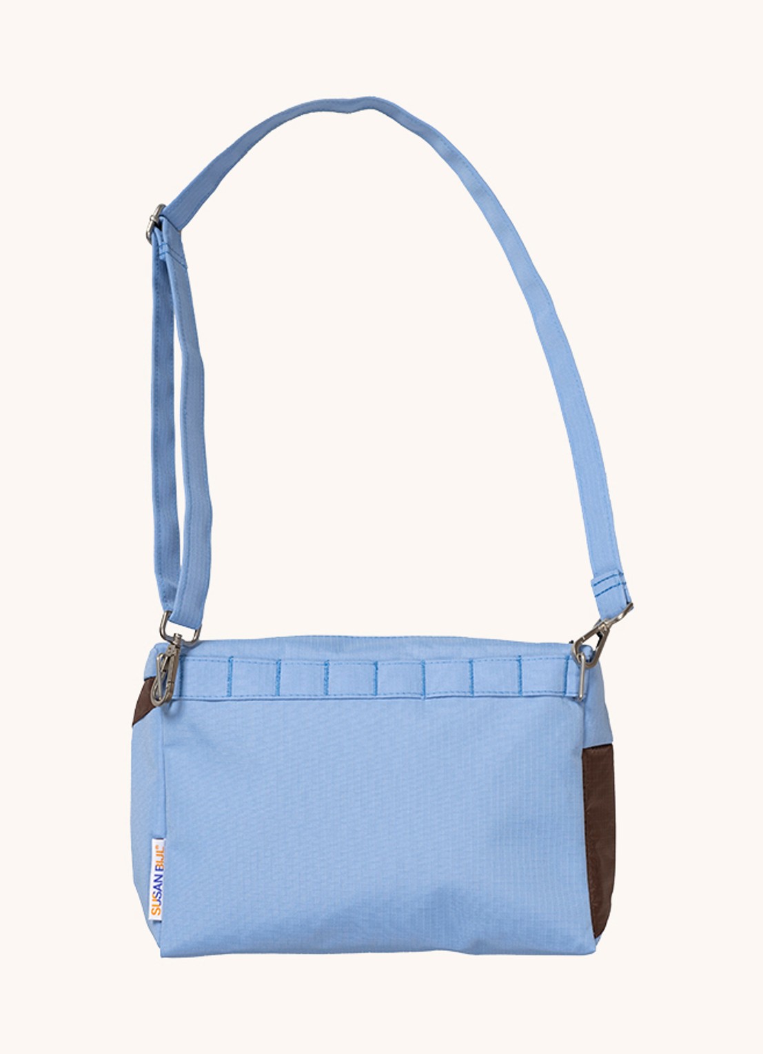 SUSAN BIJL The New Bum Bag Medium crossbodytas met waterafstotende coating - achterkant lichtblauw