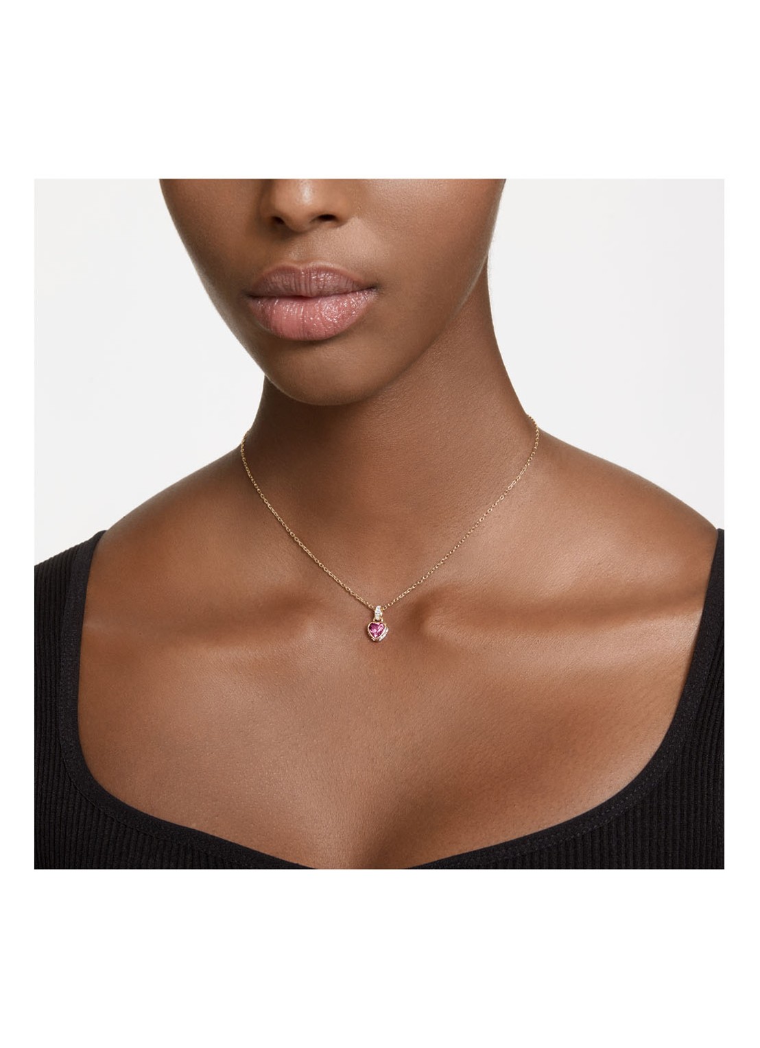 Swarovski STILLA PEND HRT RED/GOS - detail 2 goud