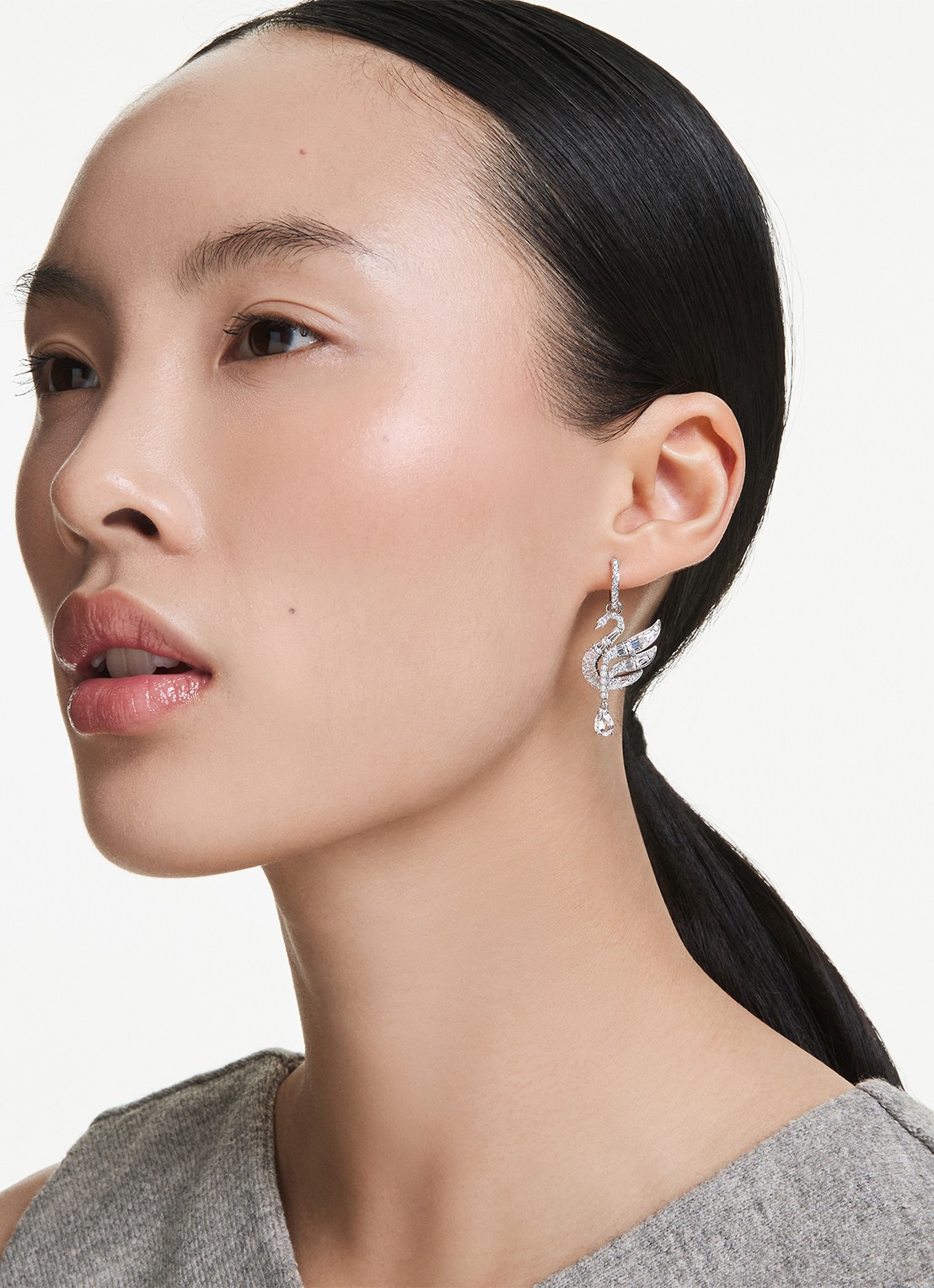 Swarovski Swan oorhangers met zirkonia - voorkant 5 zilver