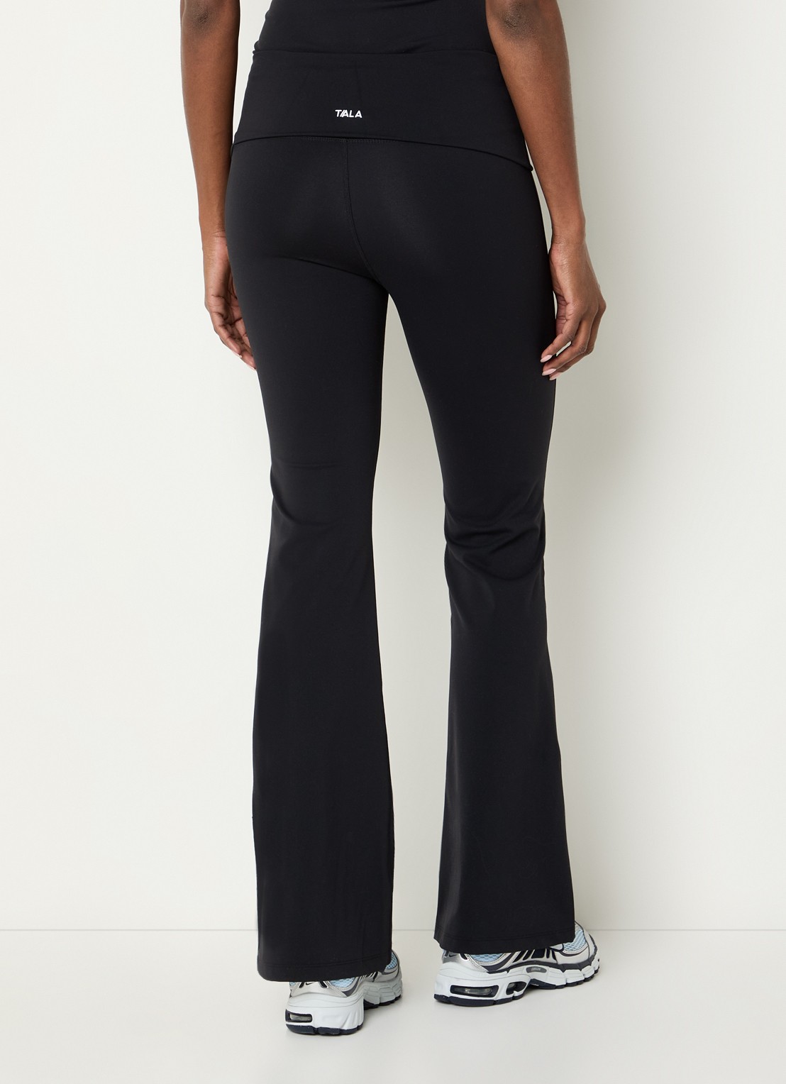 TALA DayFlex high waist flared fit trainingslegging - achterkant zwart