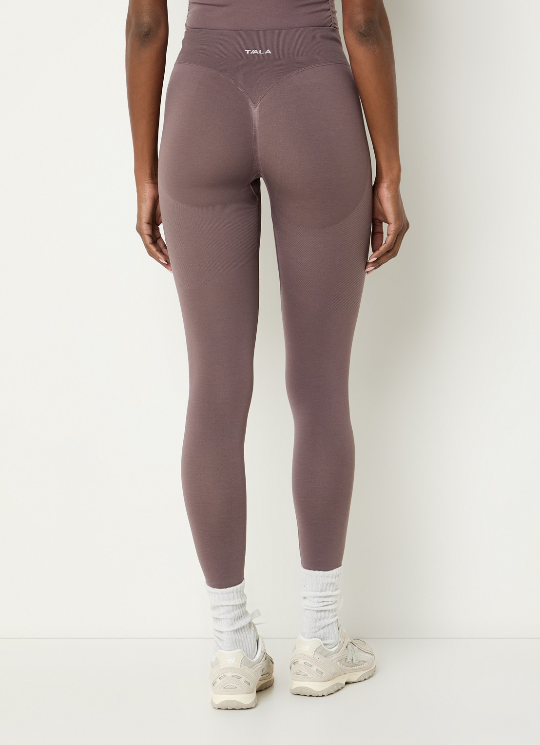 TALA Sculpt Seamless high waist skinny fit trainingslegging - achterkant 5 lichtbruin
