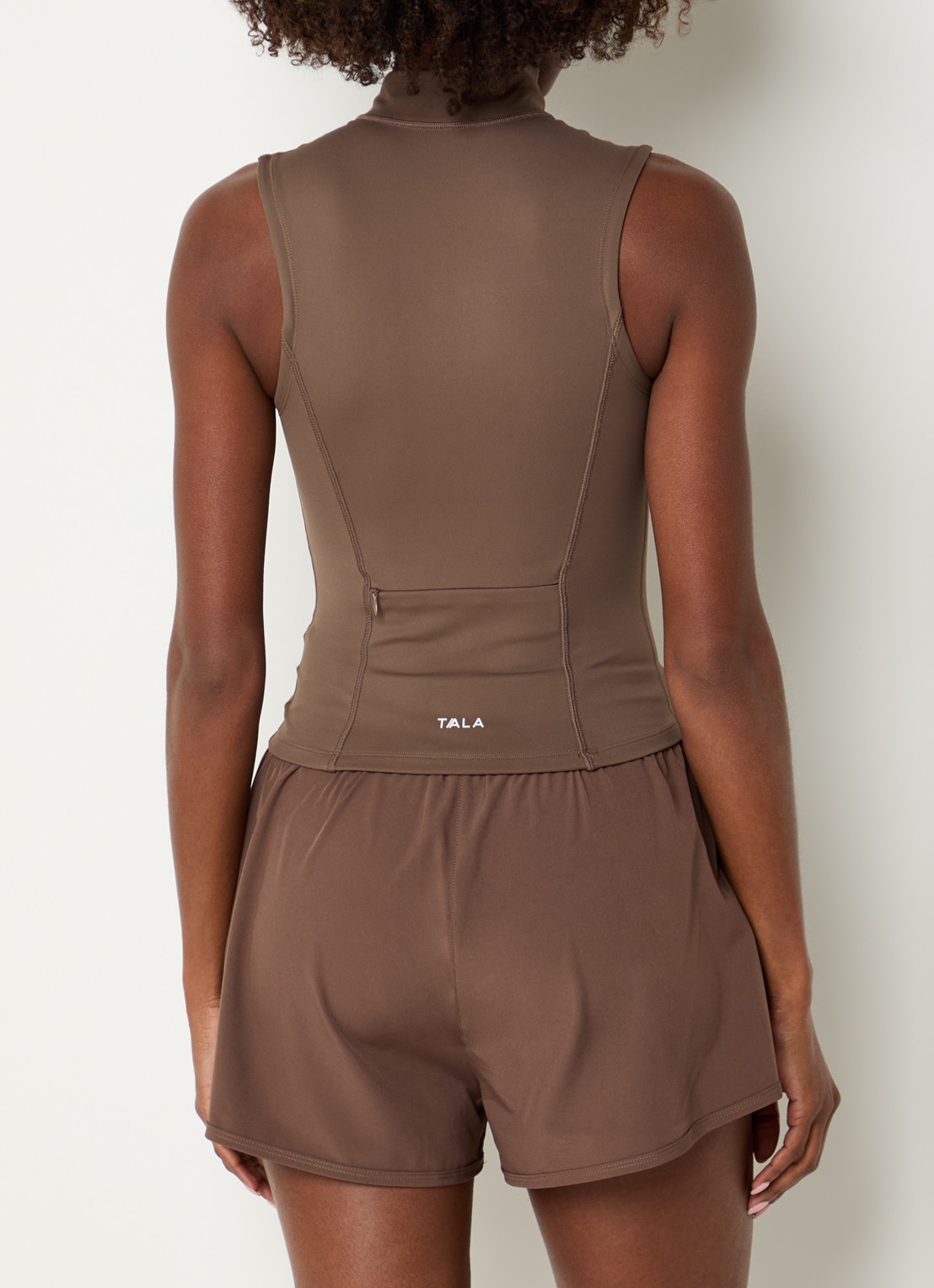 TALA SkinLuxe mouwloos sweatvest met opstaande kraag - achterkant 4 bruin