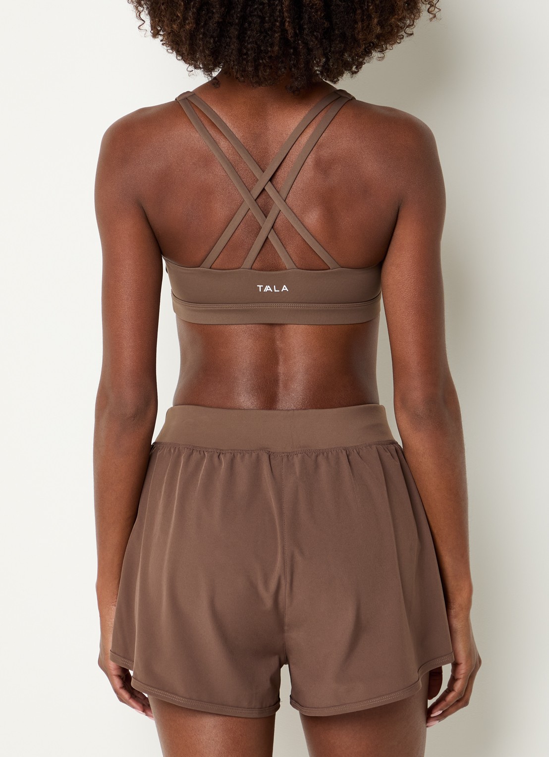 TALA SkinLuxe sport bh met medium support - achterkant bruin