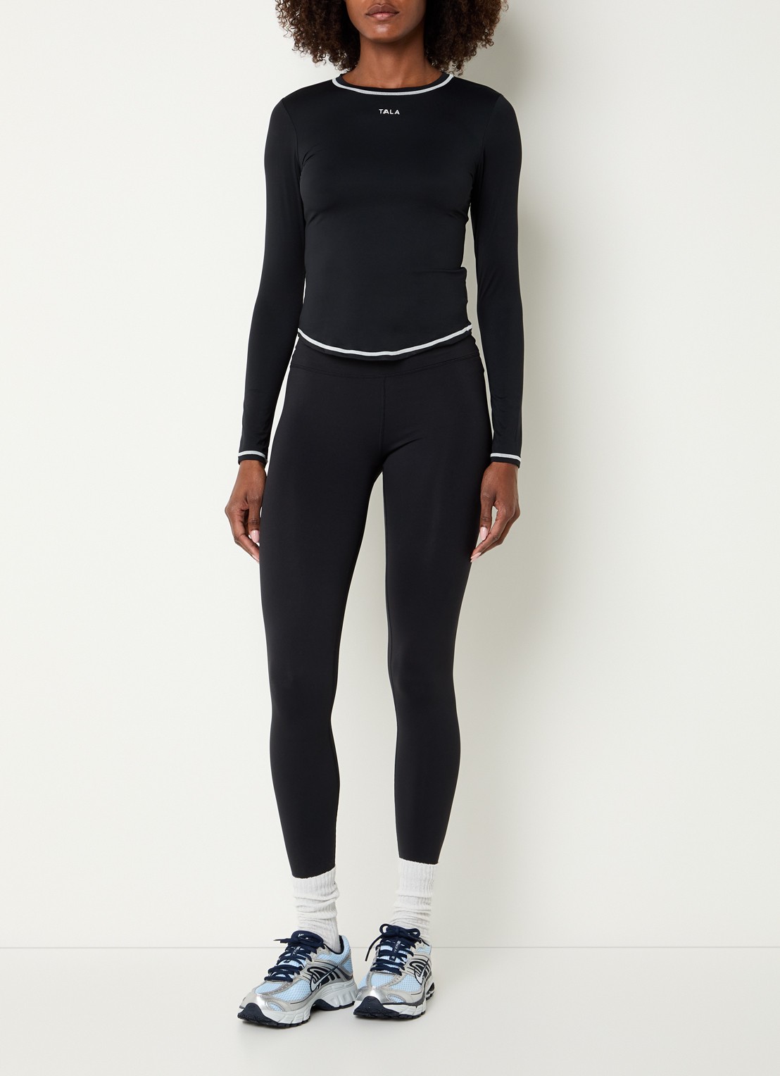 TALA Ultralite trainings longsleeve met logo - voorkant 3 zwart