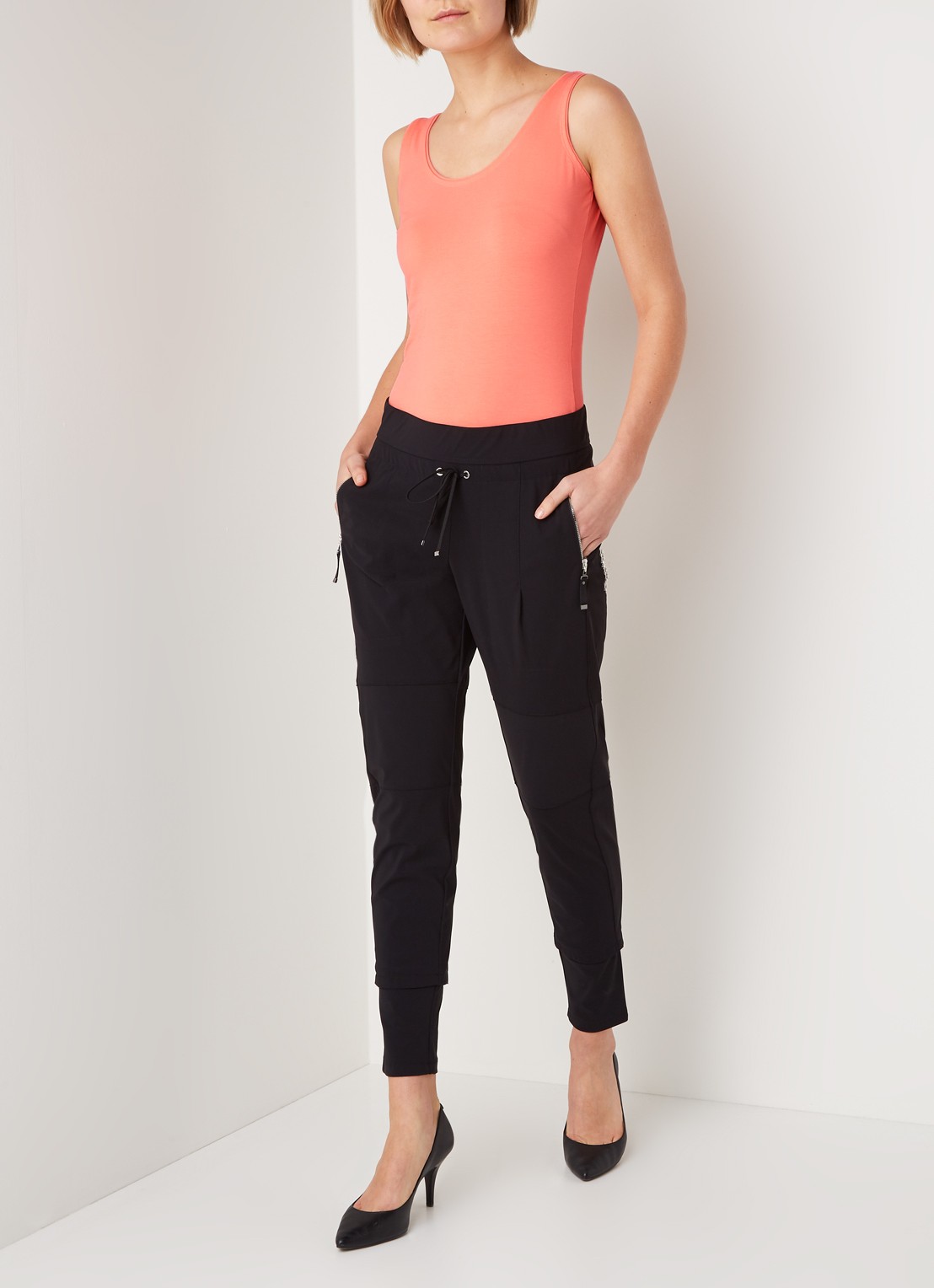 Tapered fit track pants met drawstring - voorkant 3 zwart