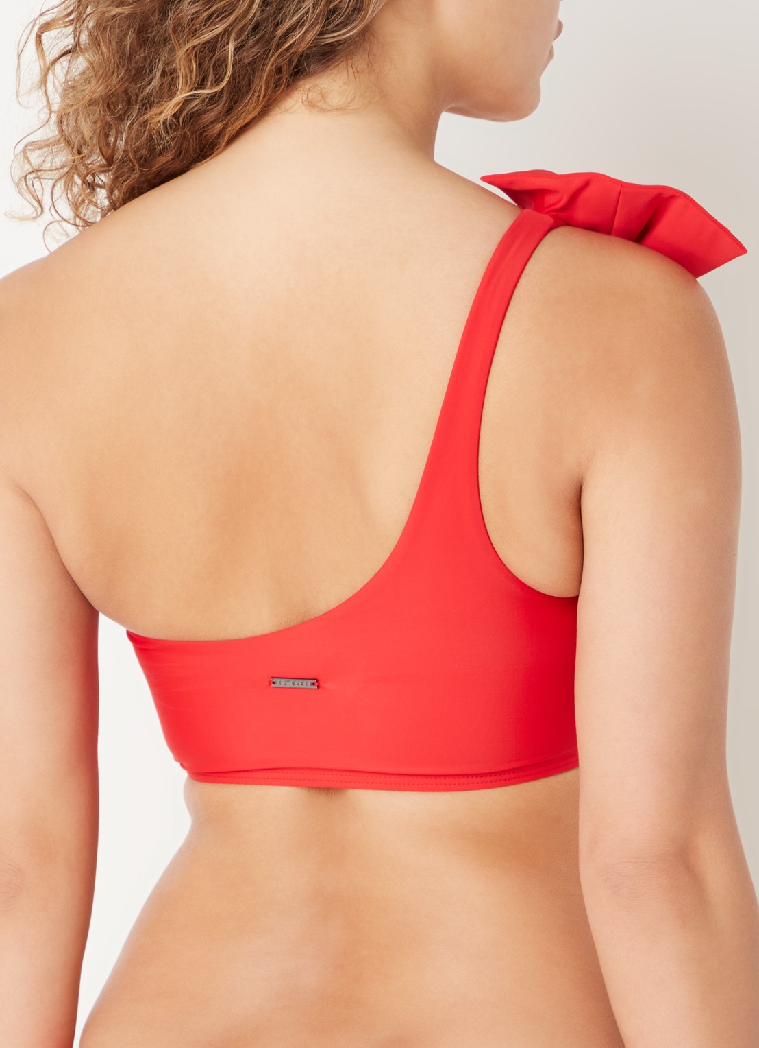 Ted Baker Liennaa one shoulder bikinitop met uitneembare vulling en strikdetail - achterkant rood