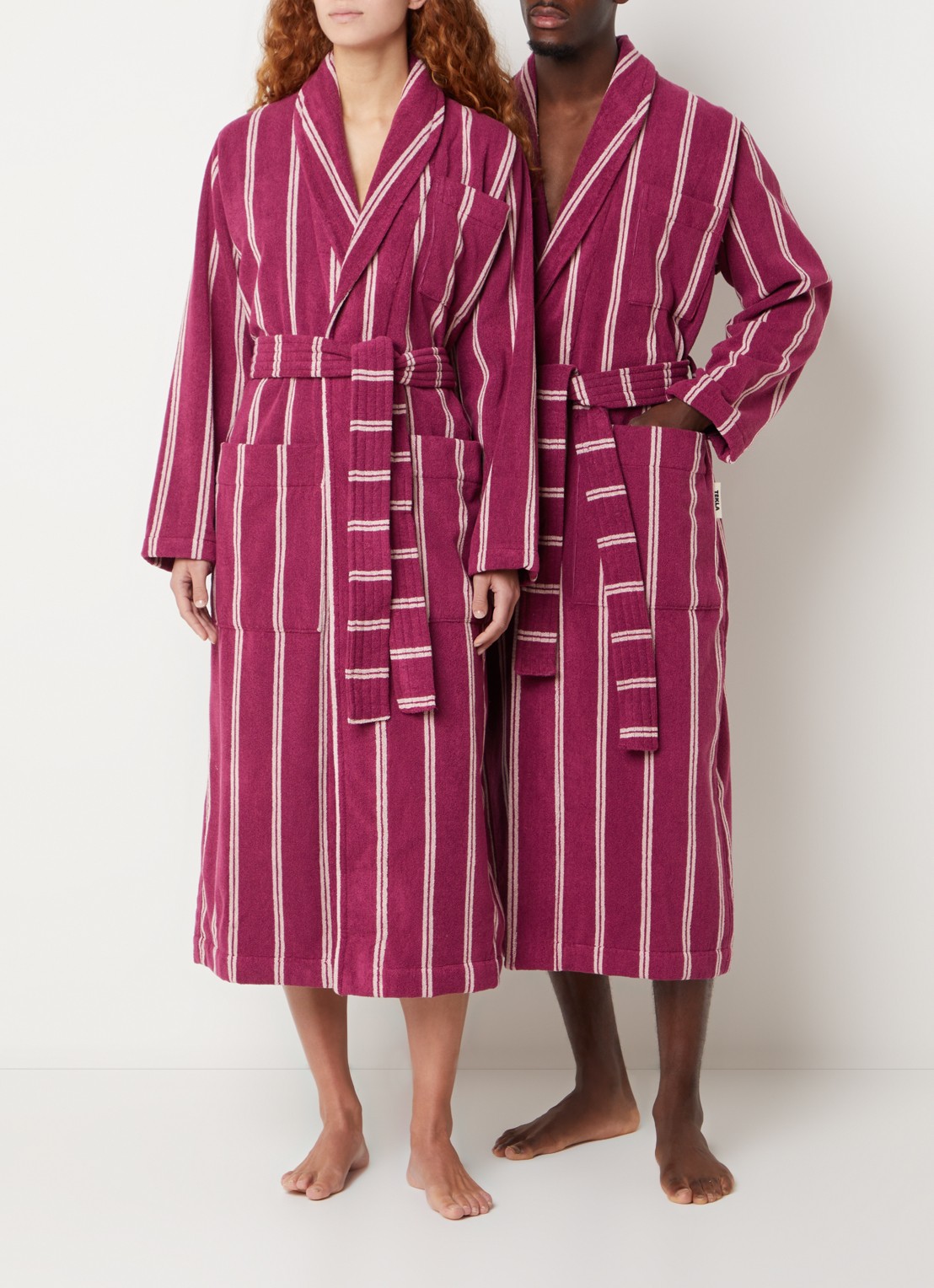 TEKLA Badjas van biologisch katoen met opgestikte zakken - unisex - voorkant 2 fuchsia