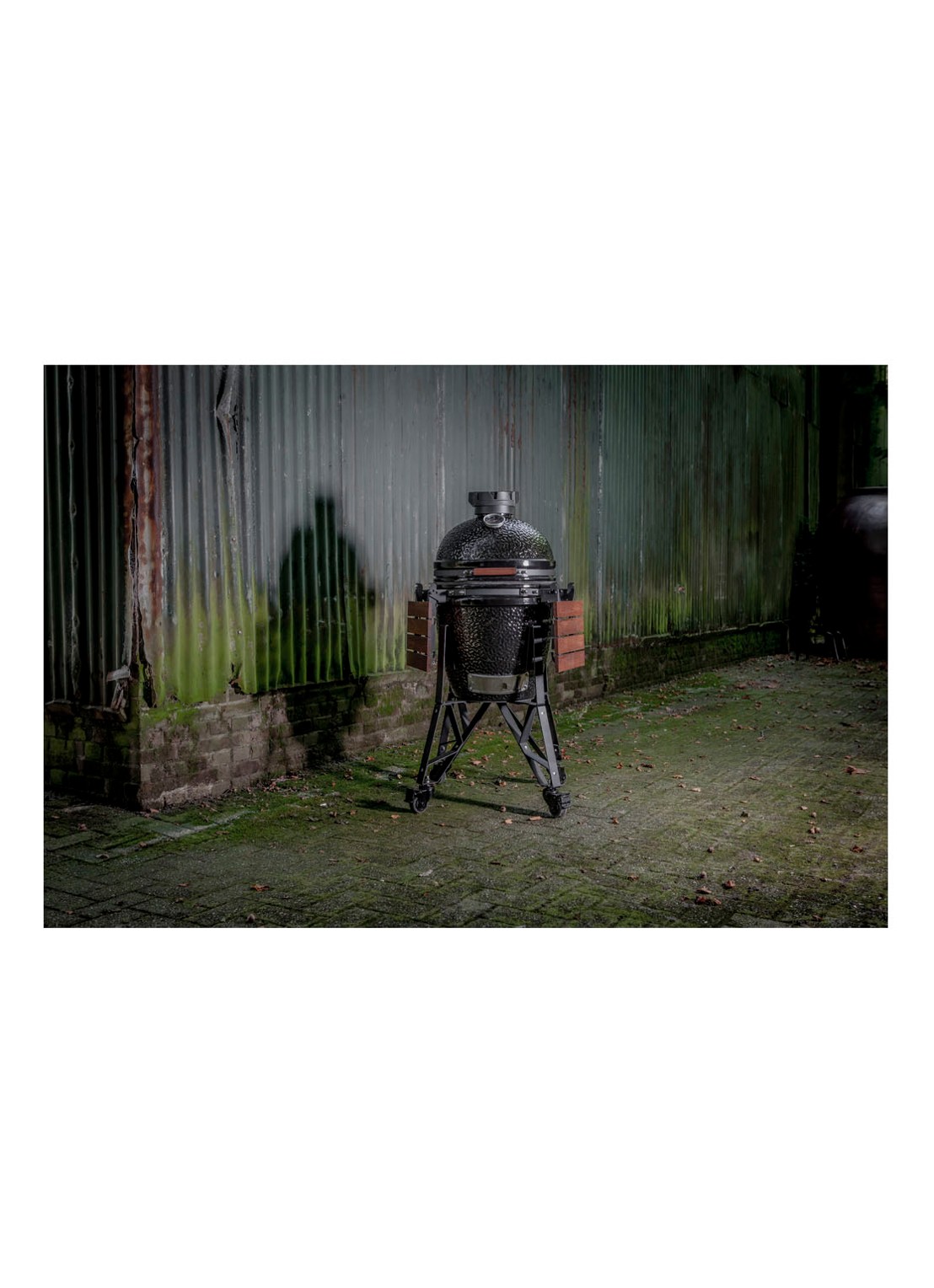 The Bastard Complete Medium 2022 kamado barbecue met verrijdbaar onderstel en zijtafel - detail 5 zwart