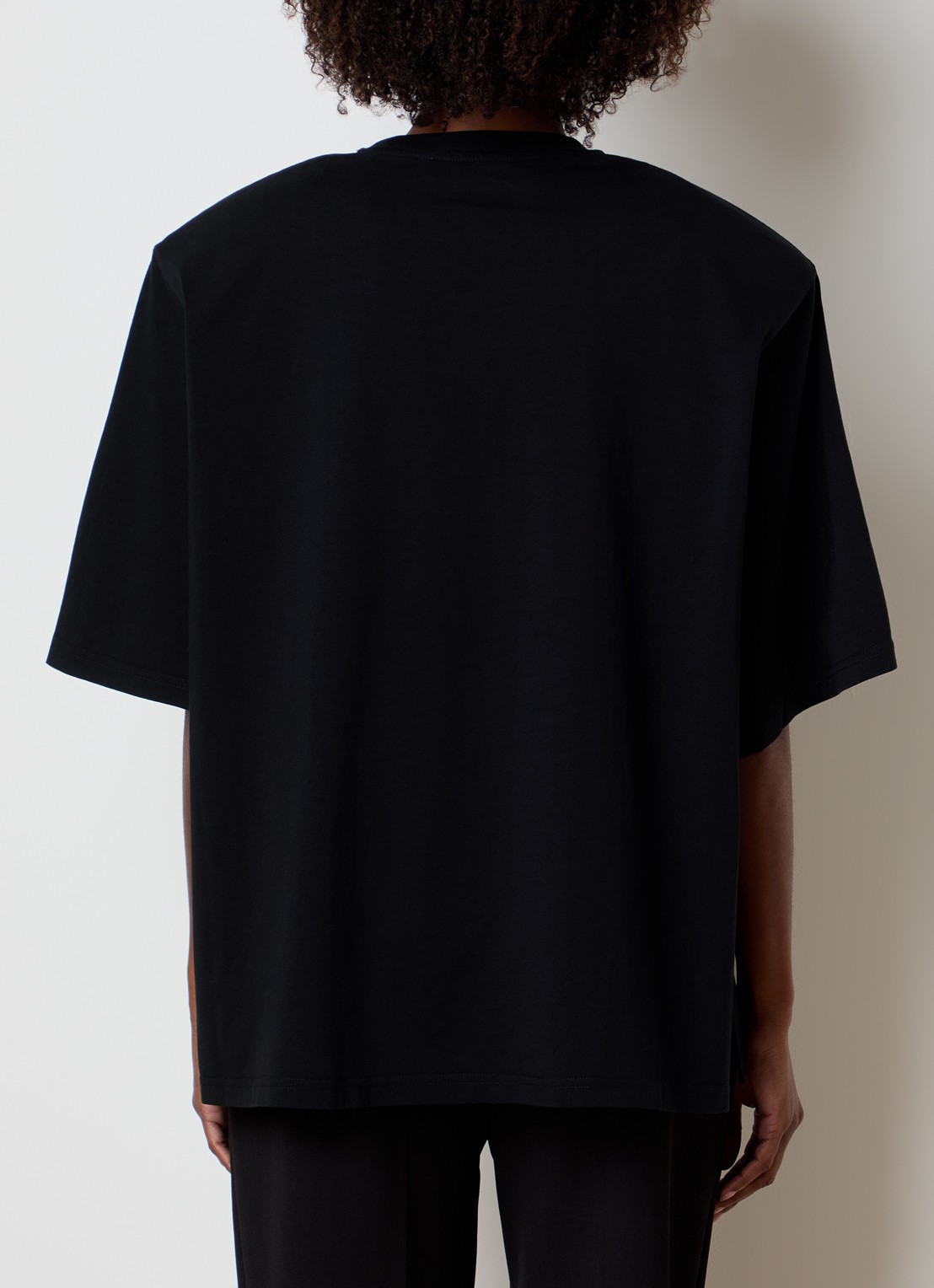 The Frankie Shop Anira T-shirt met schoudervulling - achterkant zwart