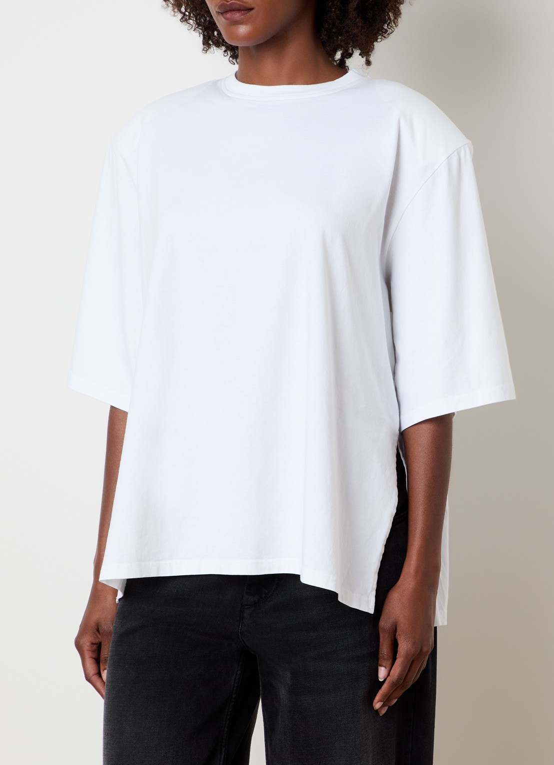 The Frankie Shop Anira T-shirt met schoudervulling - detail wit