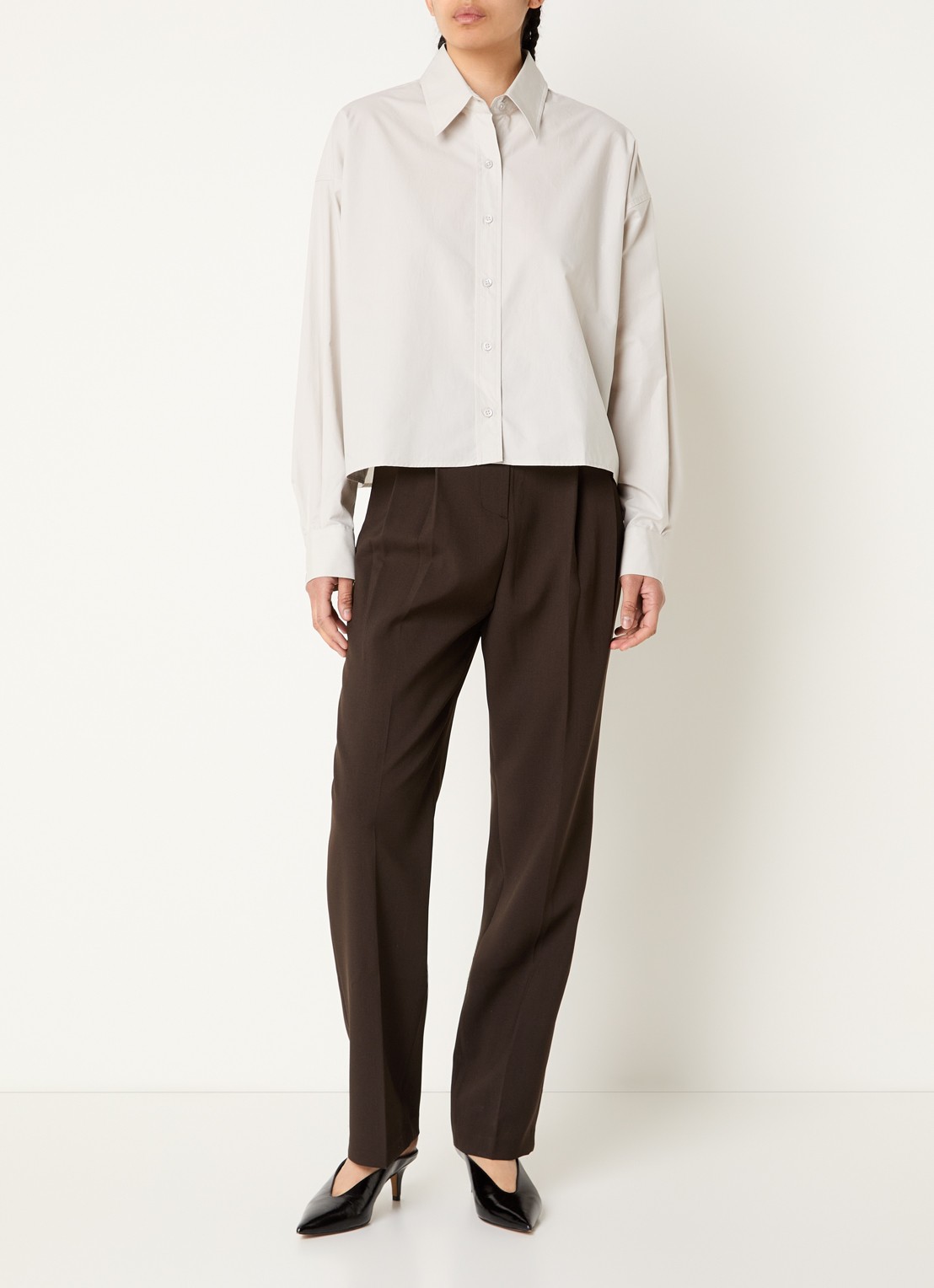 The Frankie Shop Arlen cropped blouse met kraag - voorkant 4 grijs