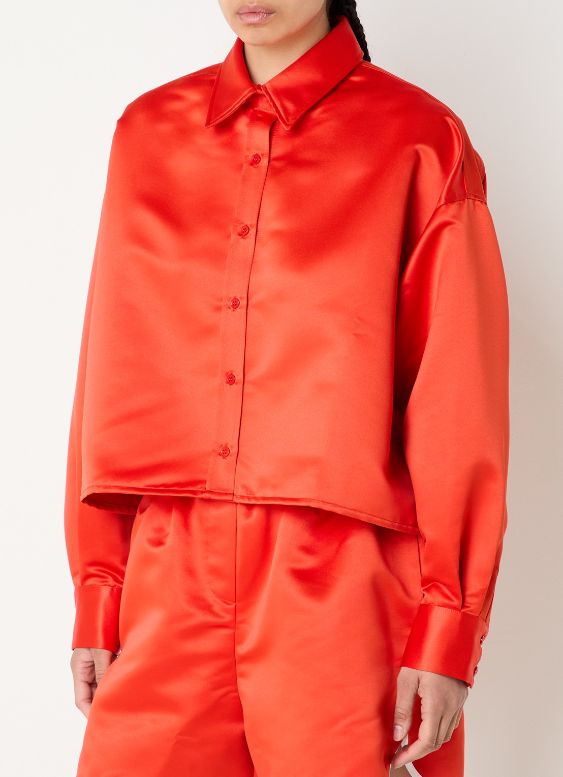 The Frankie Shop Arlen cropped blouse van satijn  - detail 3 rood