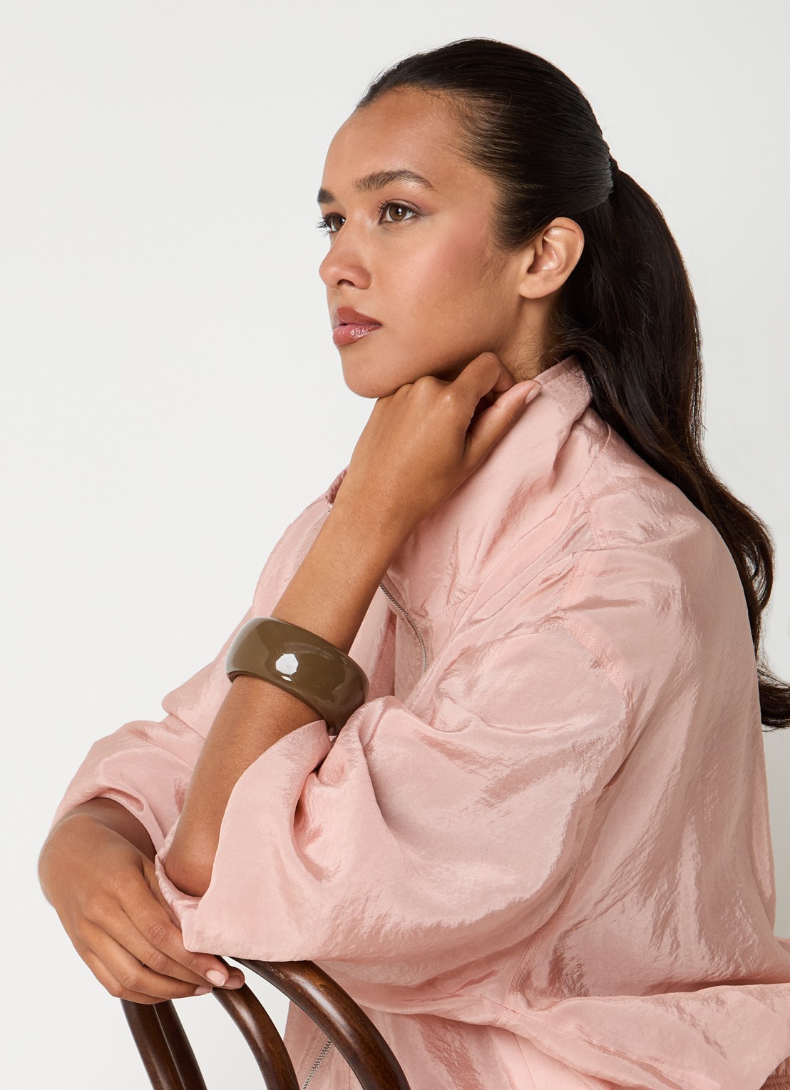 The Frankie Shop Bangle - voorkant 2 lichtbruin