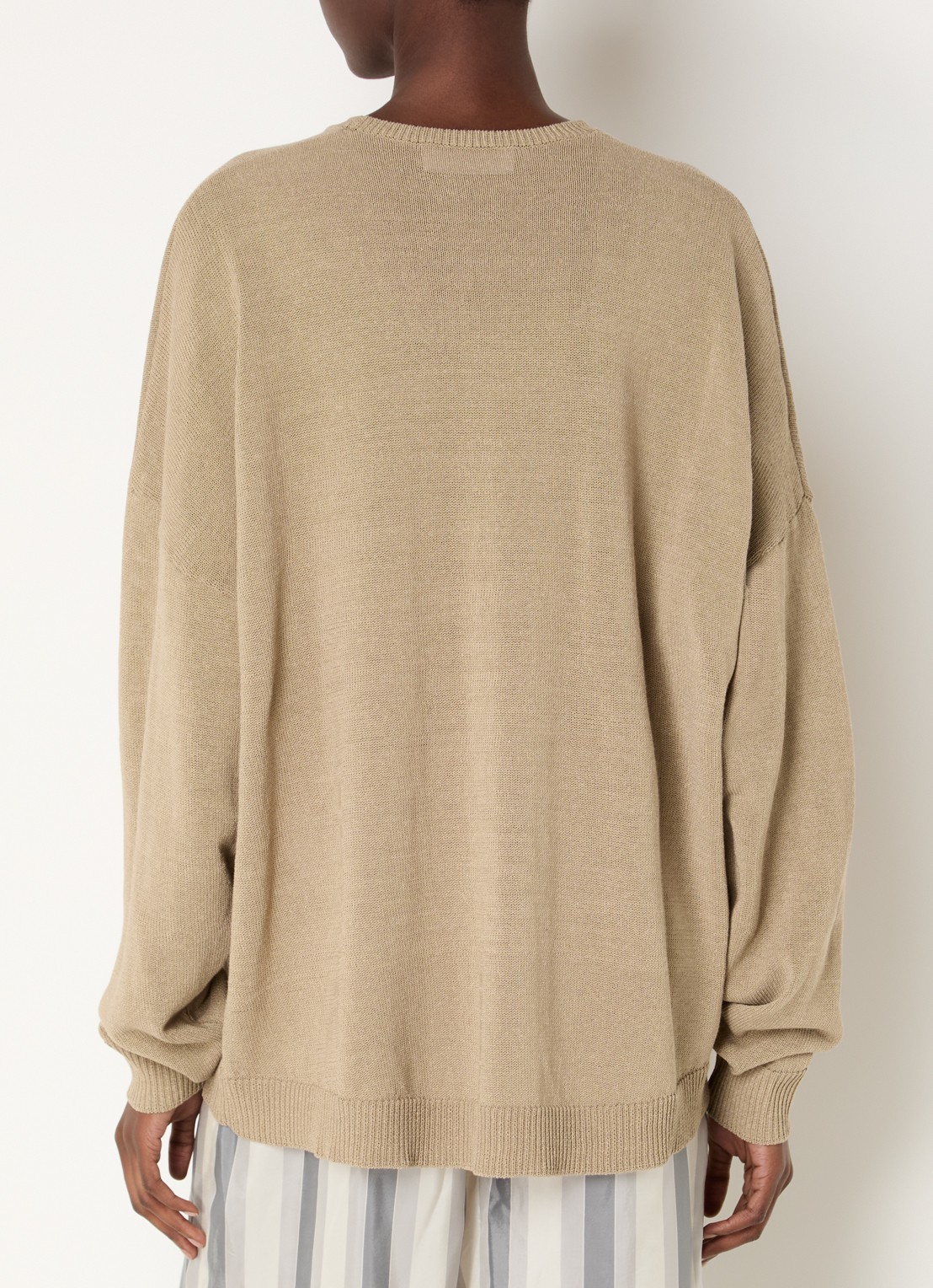 The Frankie Shop Basel oversized grofgebreide trui met ronde hals - achterkant beige