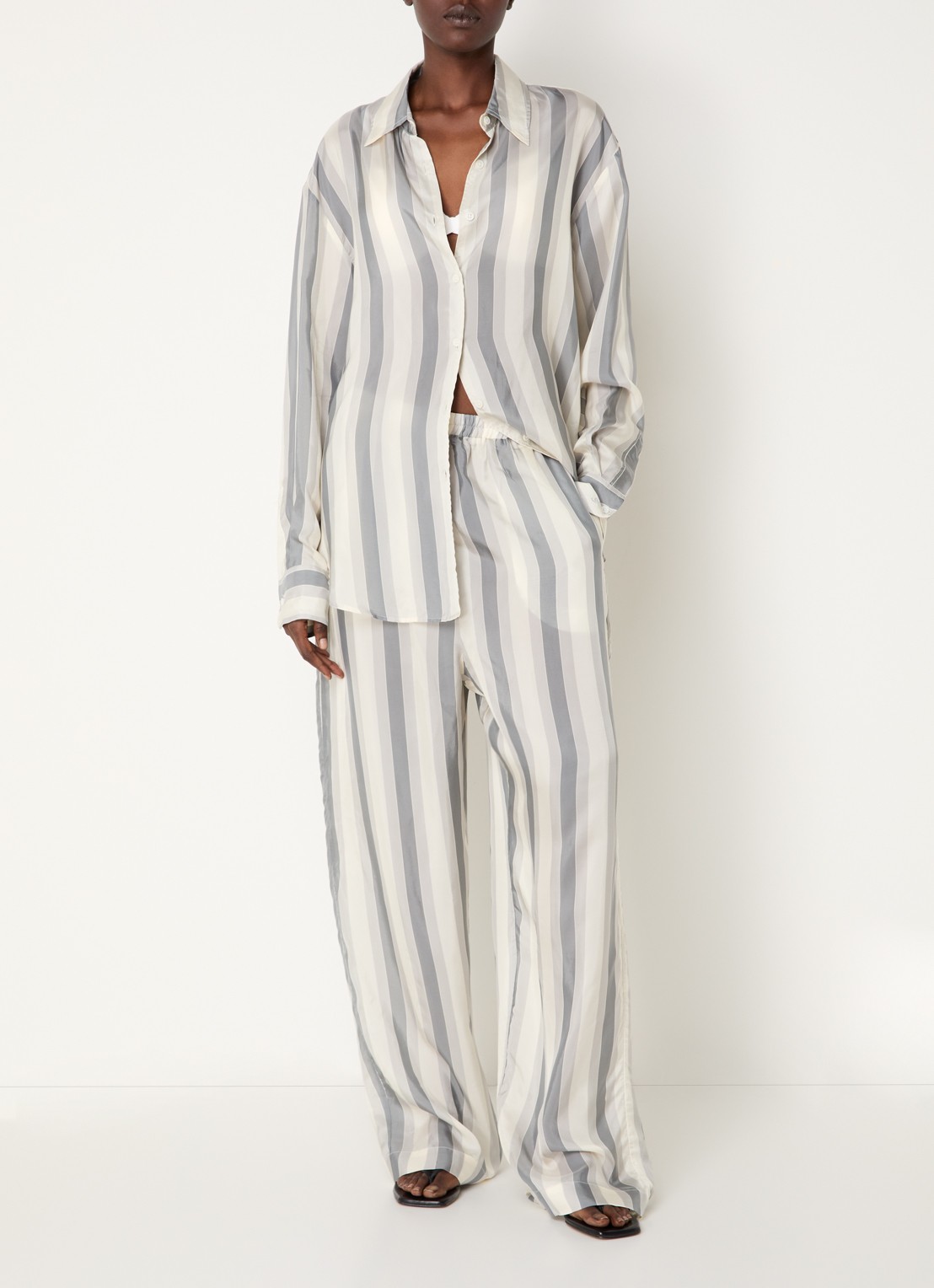 The Frankie Shop Baxter semi-transparante broek met streepprint - voorkant 3 grijs