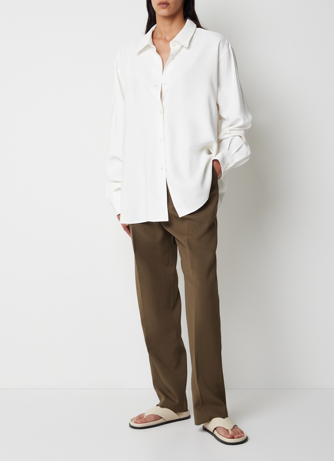 The Frankie Shop Bea high waist straight leg pantalon met steekzakken - voorkant 3 bruin