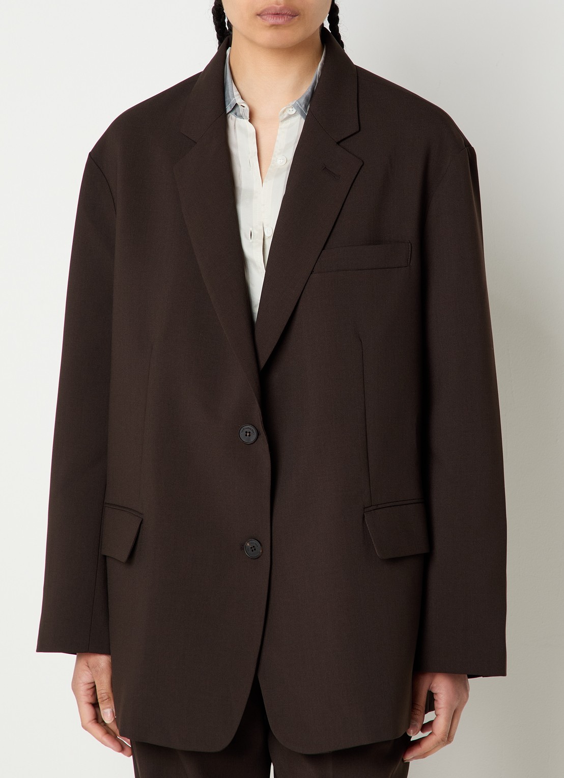 The Frankie Shop Bea oversized blazer met klepzakken  - detail 3 donkerbruin