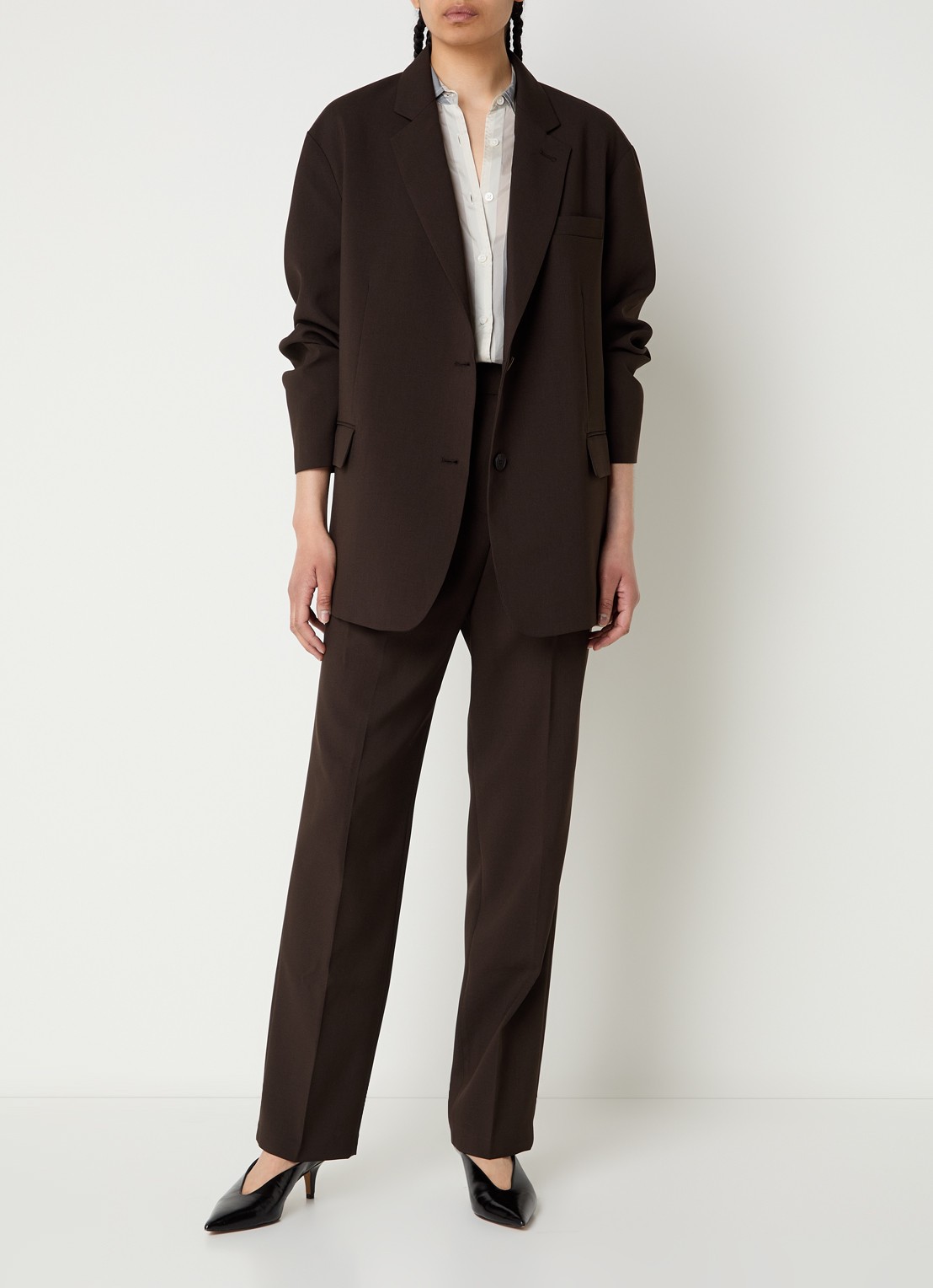 The Frankie Shop Bea oversized blazer met klepzakken  - voorkant 2 donkerbruin