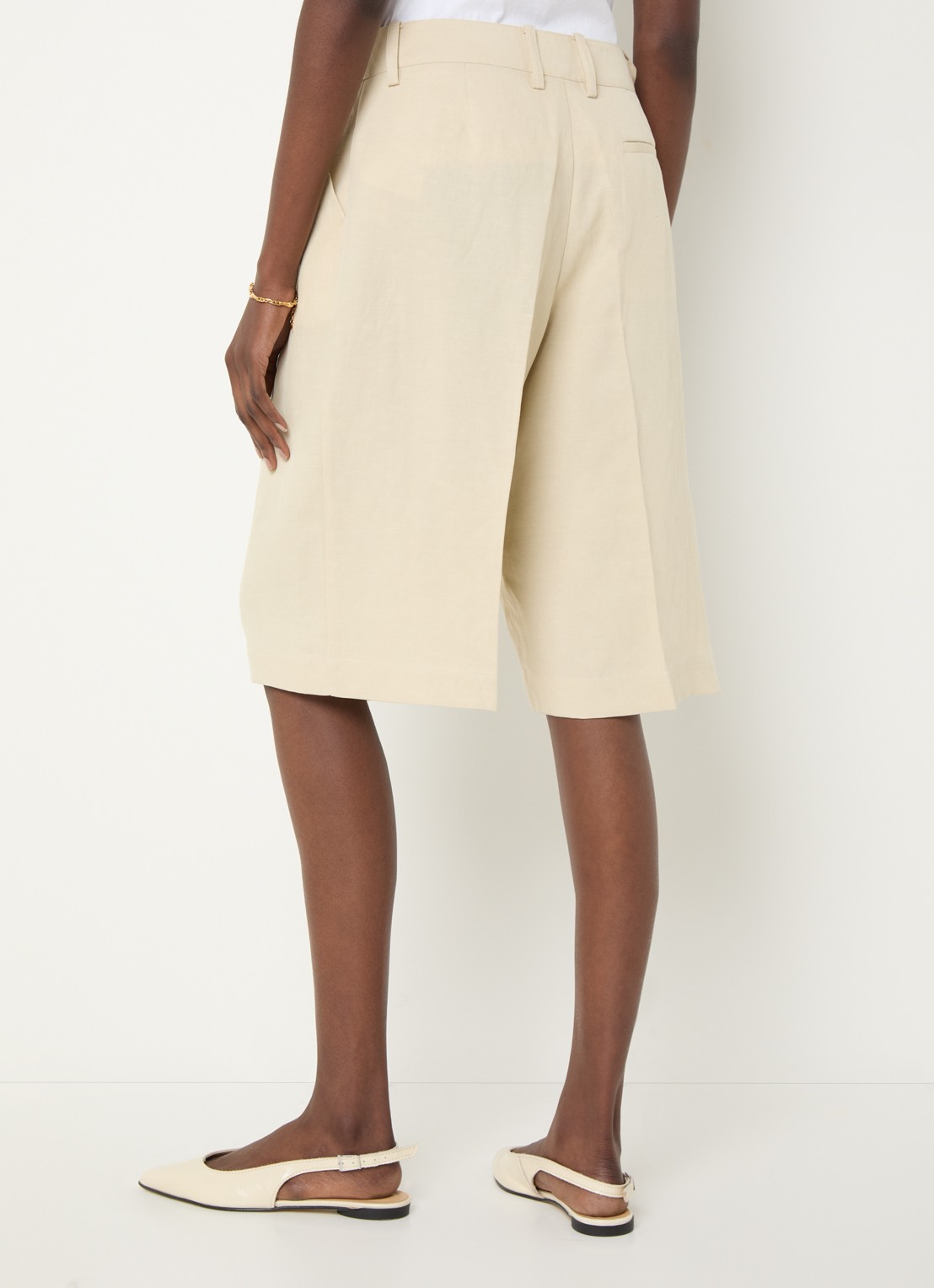 The Frankie Shop Bilbao high waist wide fit korte pantalon in linnenblend - achterkant 4 beige