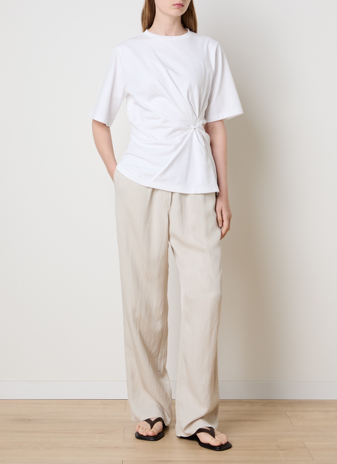 The Frankie Shop Bruna high waist loose fit pantalon in linnenblend - voorkant 2 beige