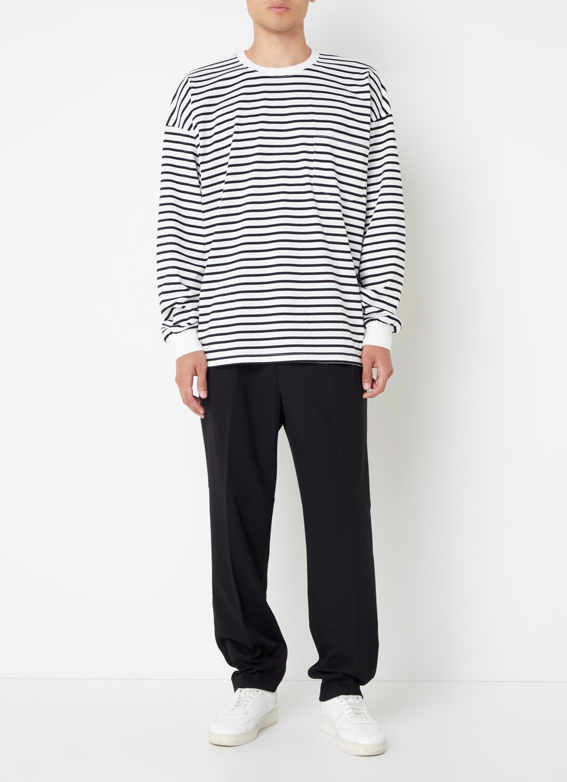 The Frankie Shop Cody longsleeve met borstzak en streepprint - voorkant 4 zwart