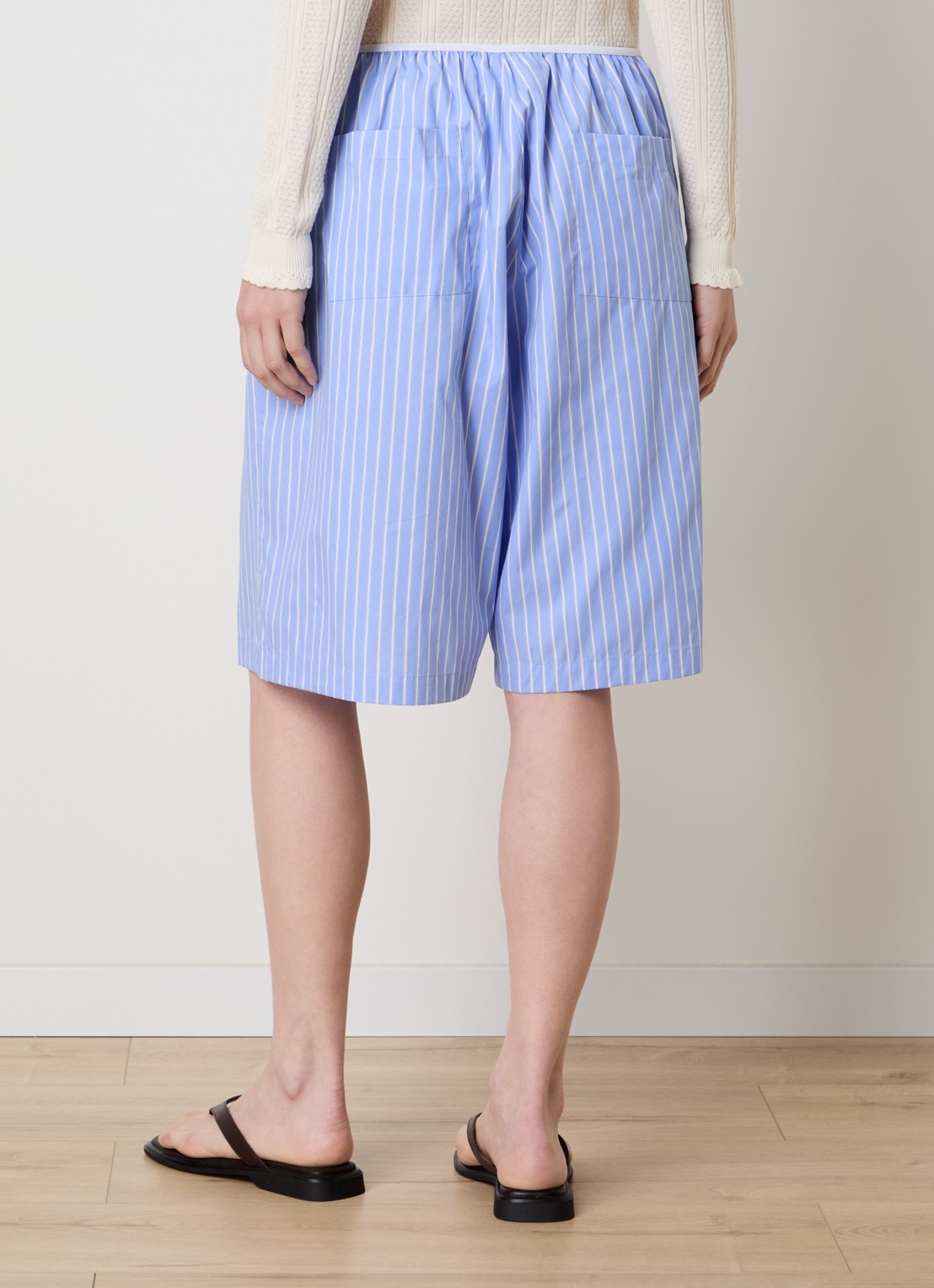 The Frankie Shop Elyn high waist loose fit korte broek met streepprint - achterkant 5 blauw