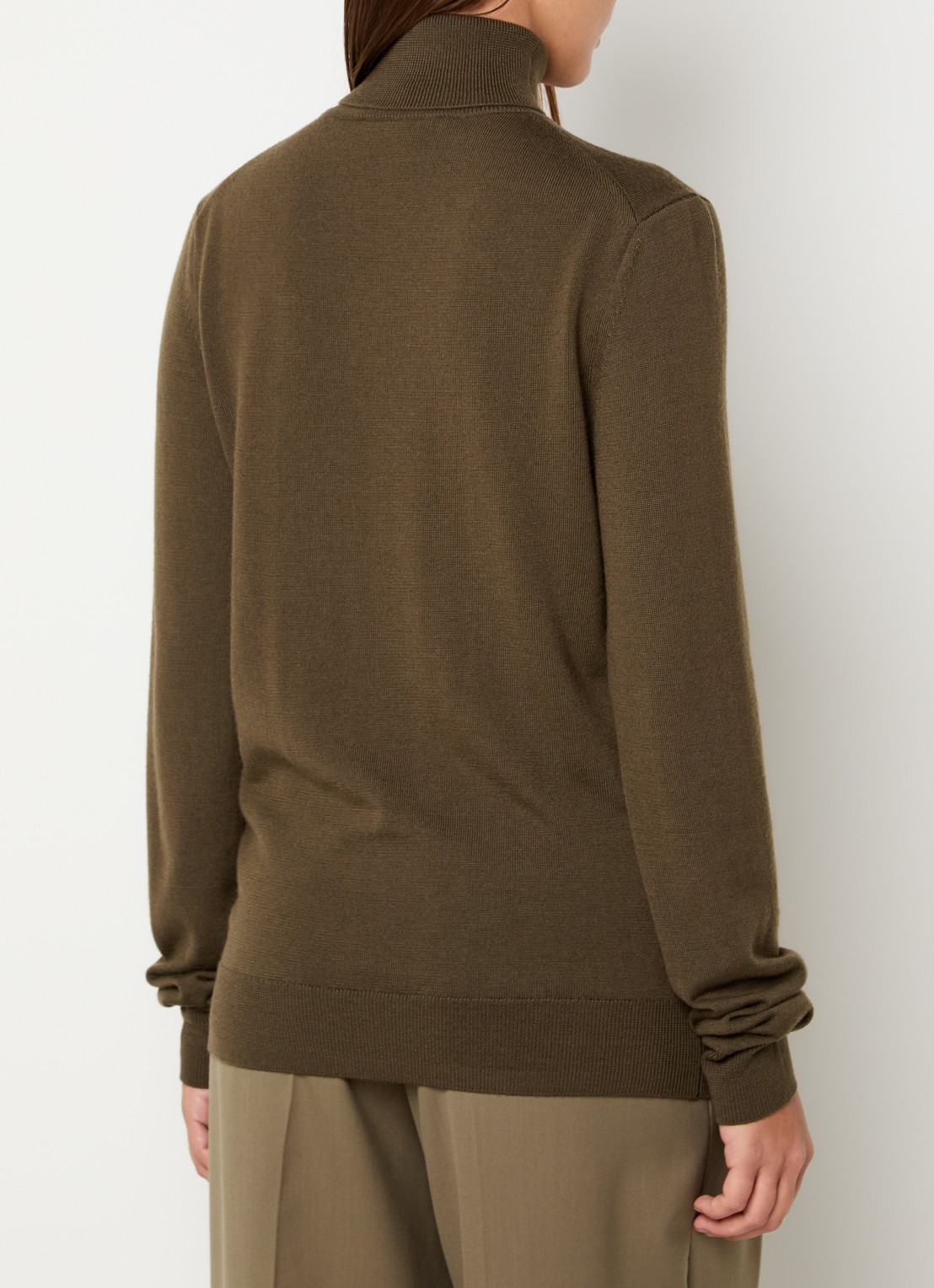 The Frankie Shop Eve fijngebreide trui van merino wol met col - achterkant mosgroen
