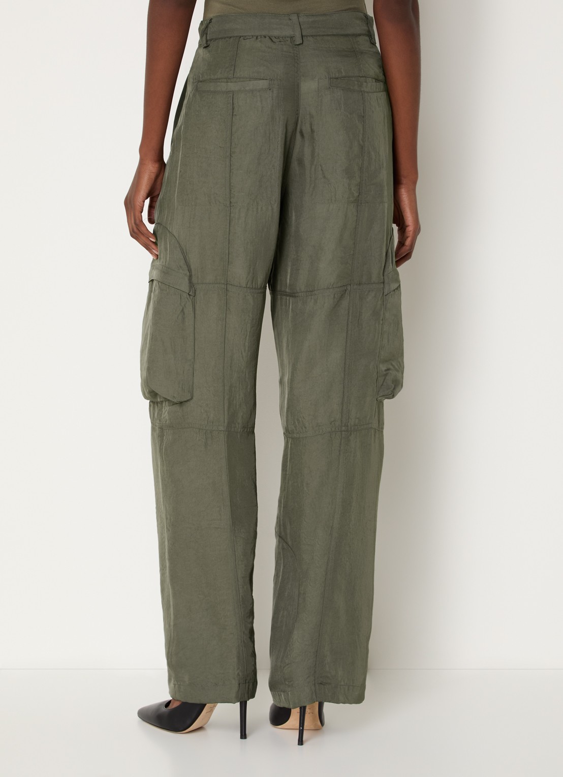 The Frankie Shop Kelly high waist loose fit cargobroek met ritszakken - achterkant 3 legergroen