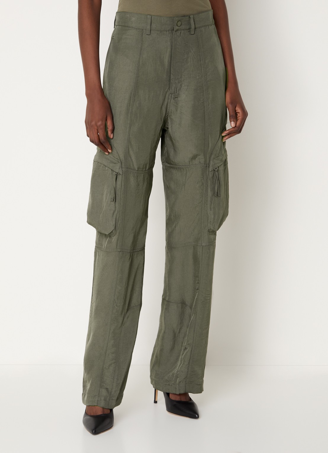 The Frankie Shop Kelly high waist loose fit cargobroek met ritszakken - detail 4 legergroen